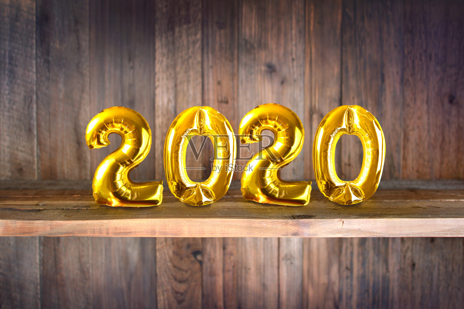 2020标志上的木架背景纹理。照片摄影图片