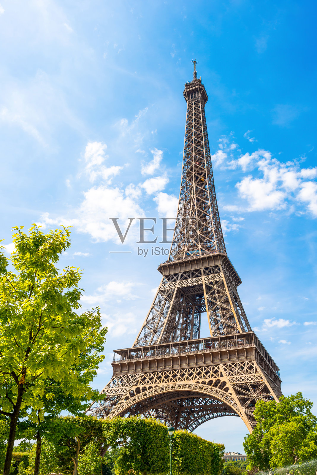 巴黎的埃菲尔铁塔照片摄影图片