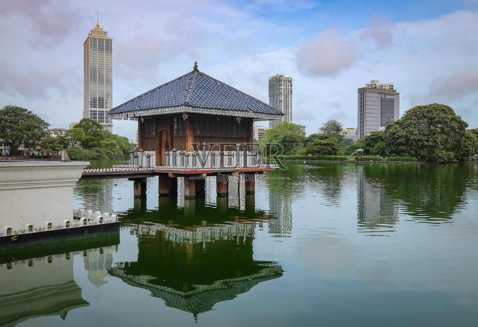 在斯里兰卡科伦坡的Seema Malaka寺庙。照片摄影图片