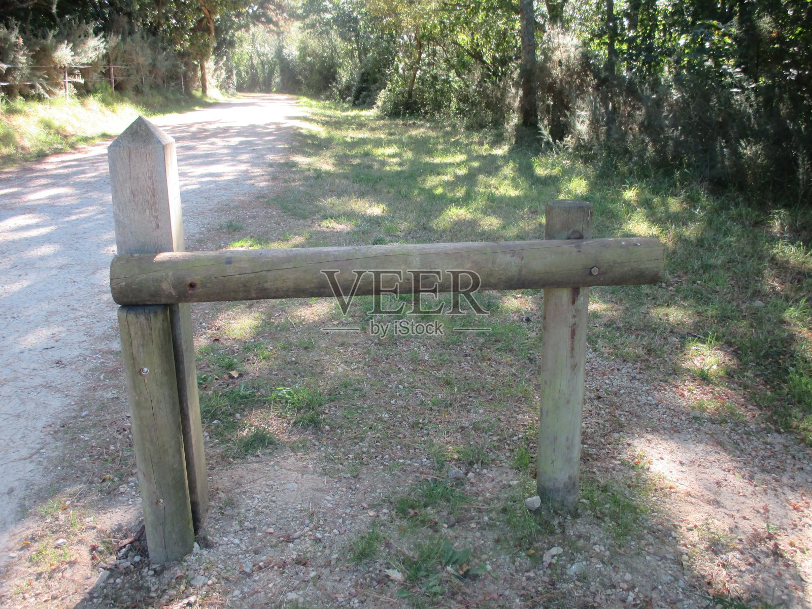 用作长凳的支撑柱照片摄影图片