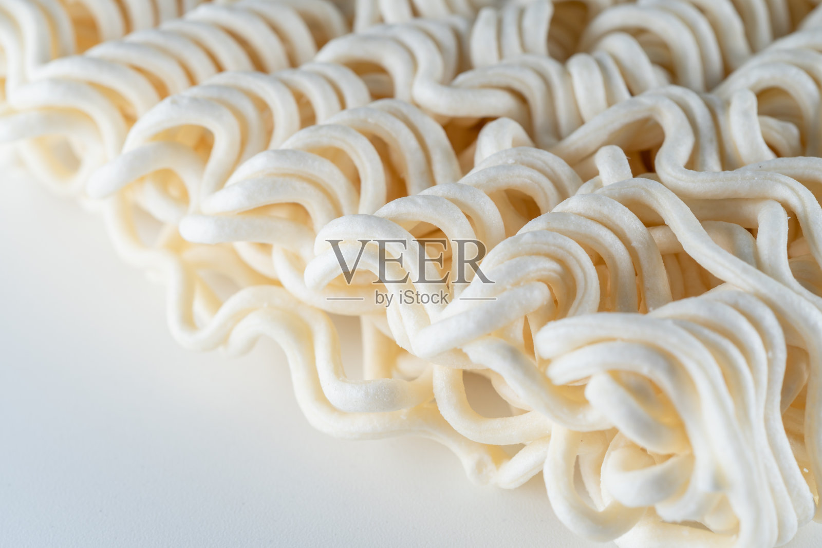 宏观质地背景的方便面,其主要成分是小麦,近距离观看照片摄影图片