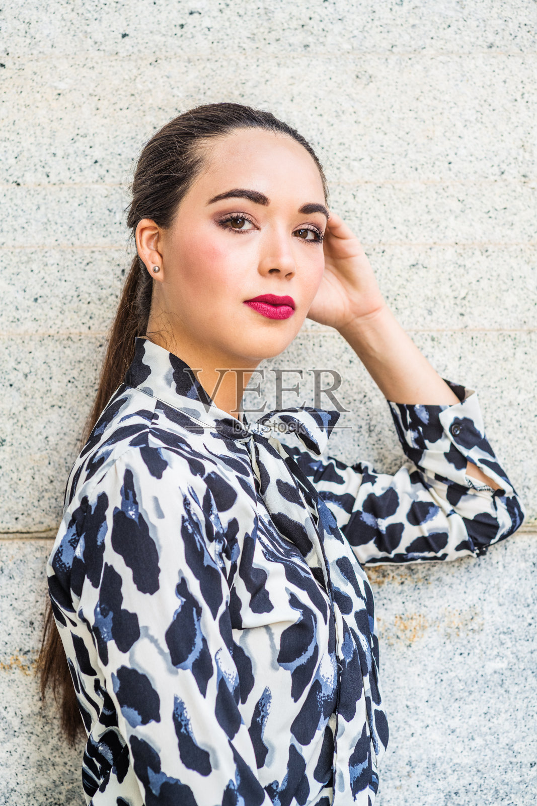 南美女大学生在纽约市的肖像。照片摄影图片