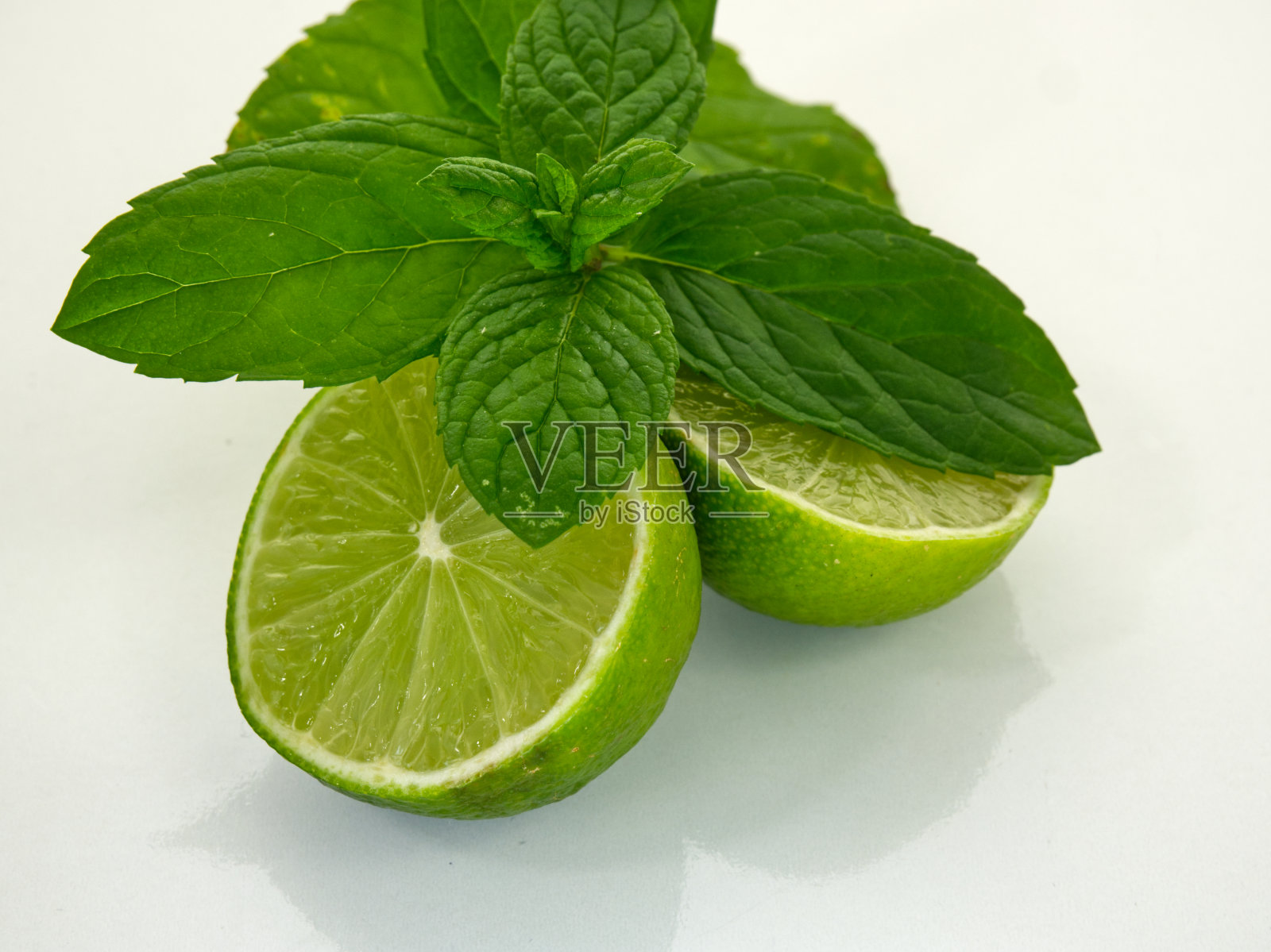 叶子孤立在白色背景上的石灰照片摄影图片