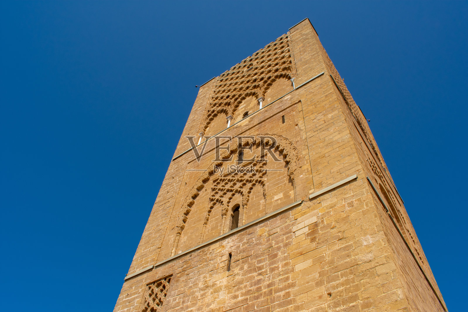 摩洛哥拉巴特哈桑塔,清真寺和穆罕默德五世陵墓,广场上的圆柱照片摄影图片