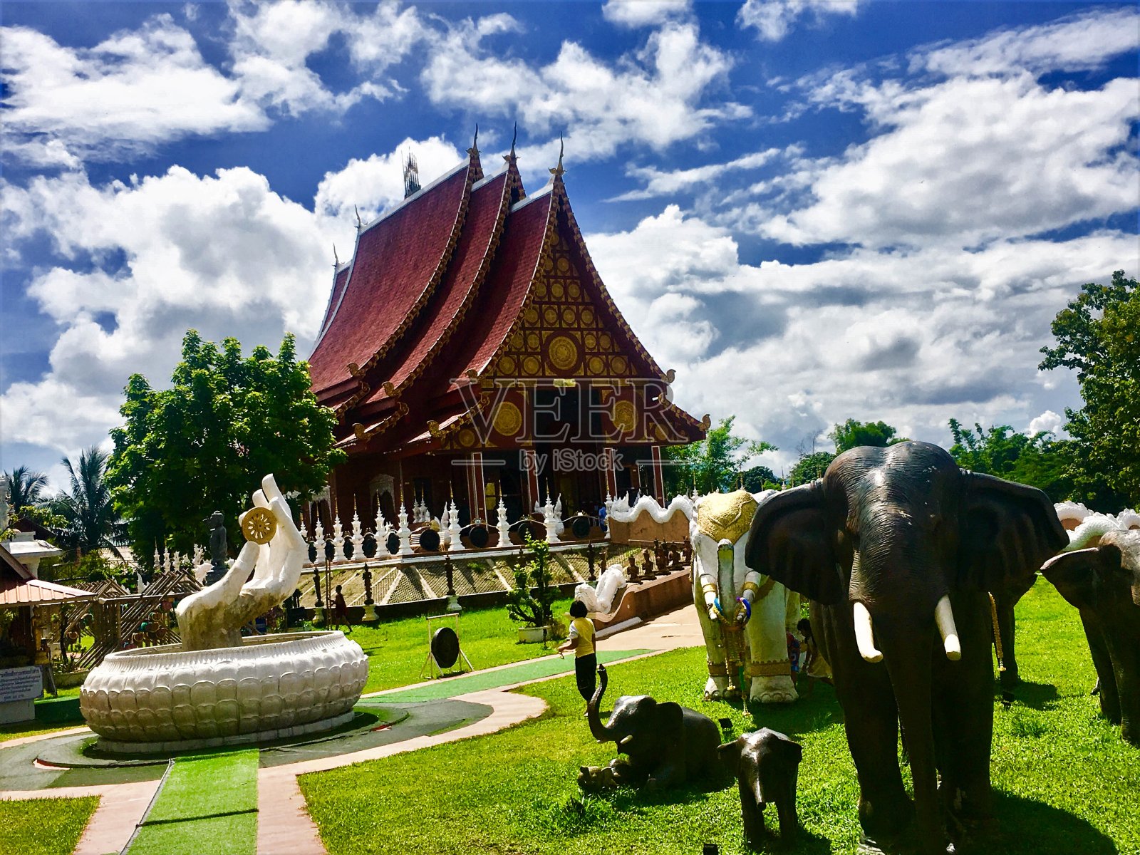 2019年5月28日清莱:泰国最大的竹编佛像,位于泰国清莱Mae Sai区高昌的Hiranyawat Wat。照片摄影图片