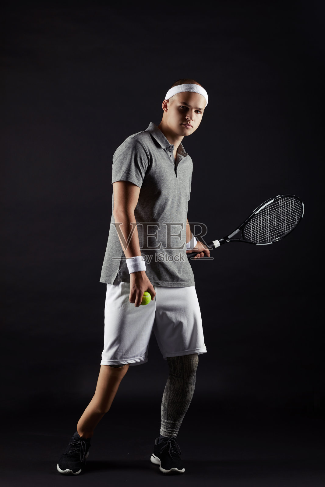 残奥会运动员在打网球照片摄影图片