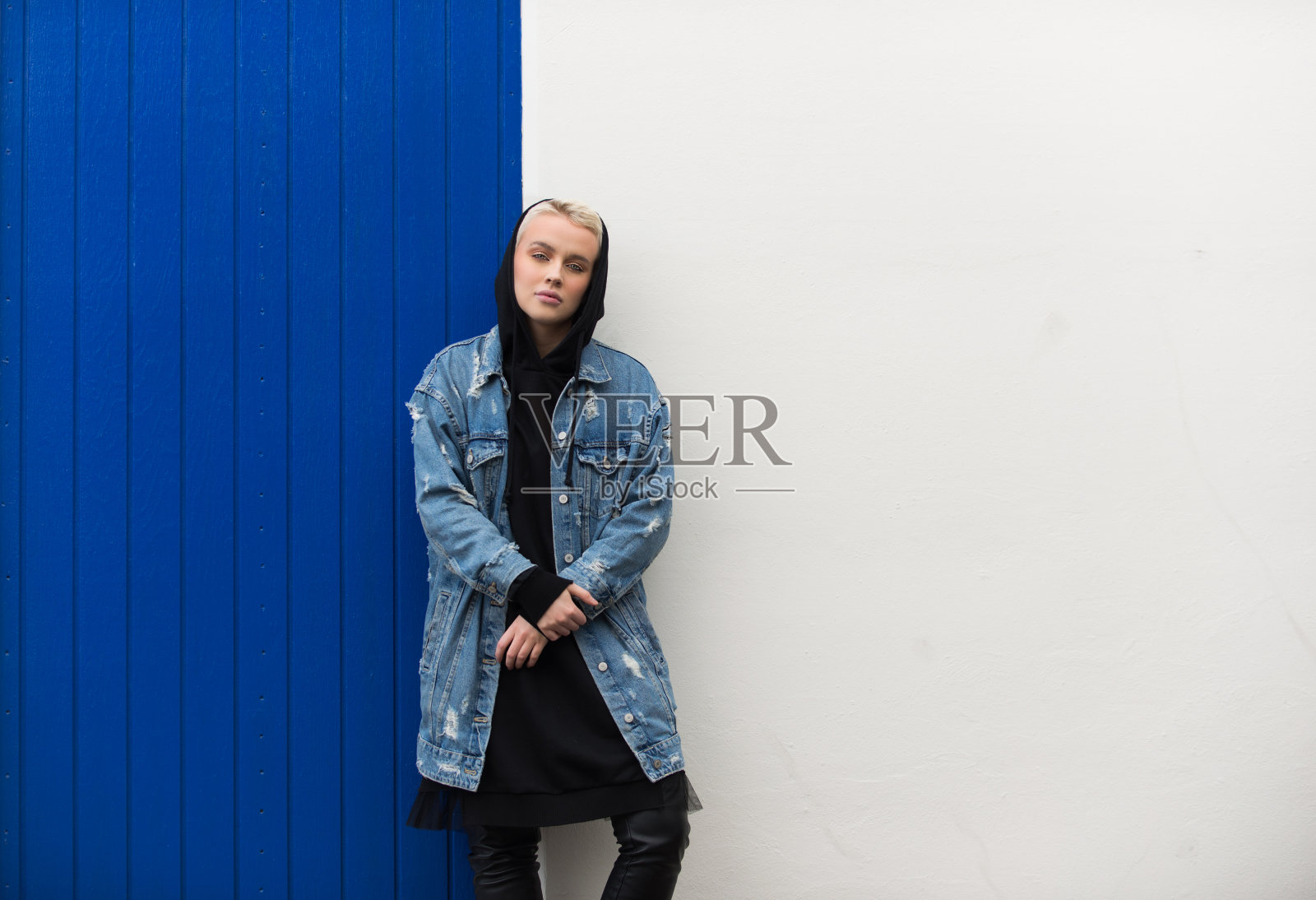 美丽的年轻女子照片摄影图片