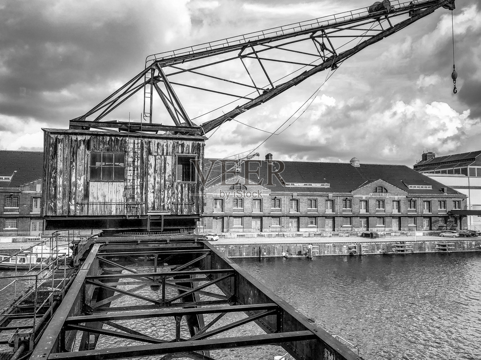 老港口起重机照片摄影图片