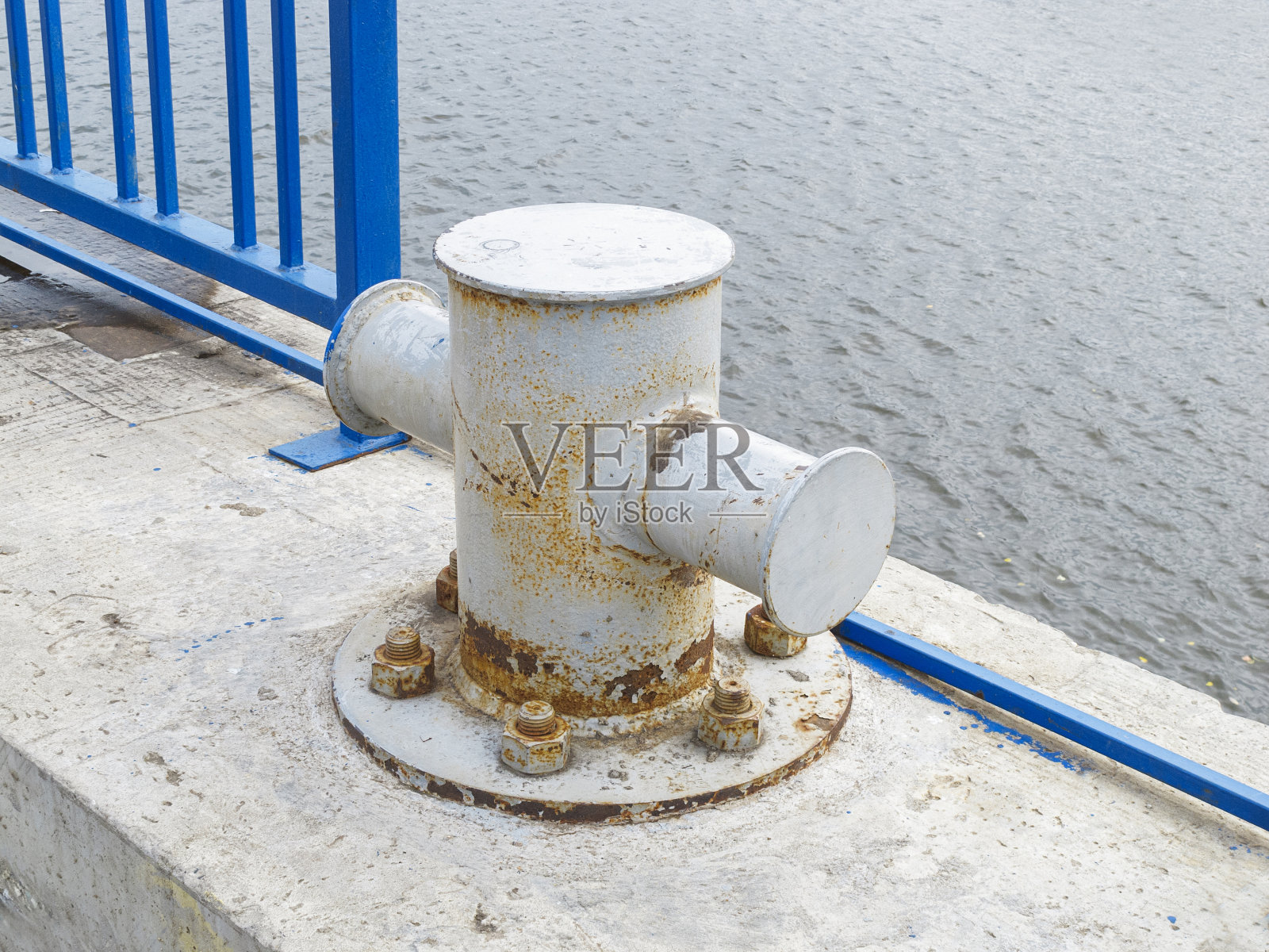 泊在泊位照片摄影图片