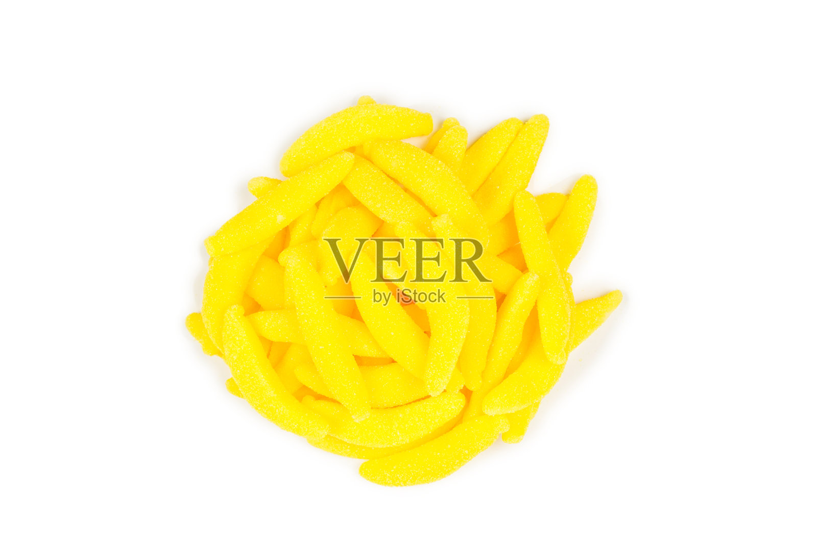 多汁的彩色果冻香蕉糖孤立在白色。粘性糖果。照片摄影图片