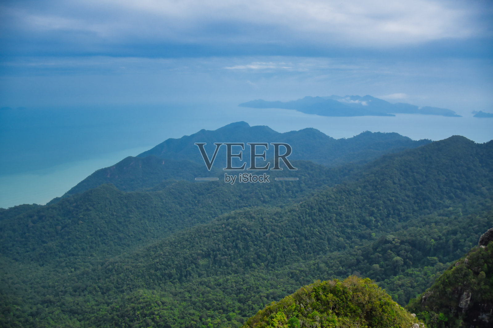 美丽迷人的兰卡威全景,其山峰,海湾从贡农马特青沧山的山顶照片摄影图片
