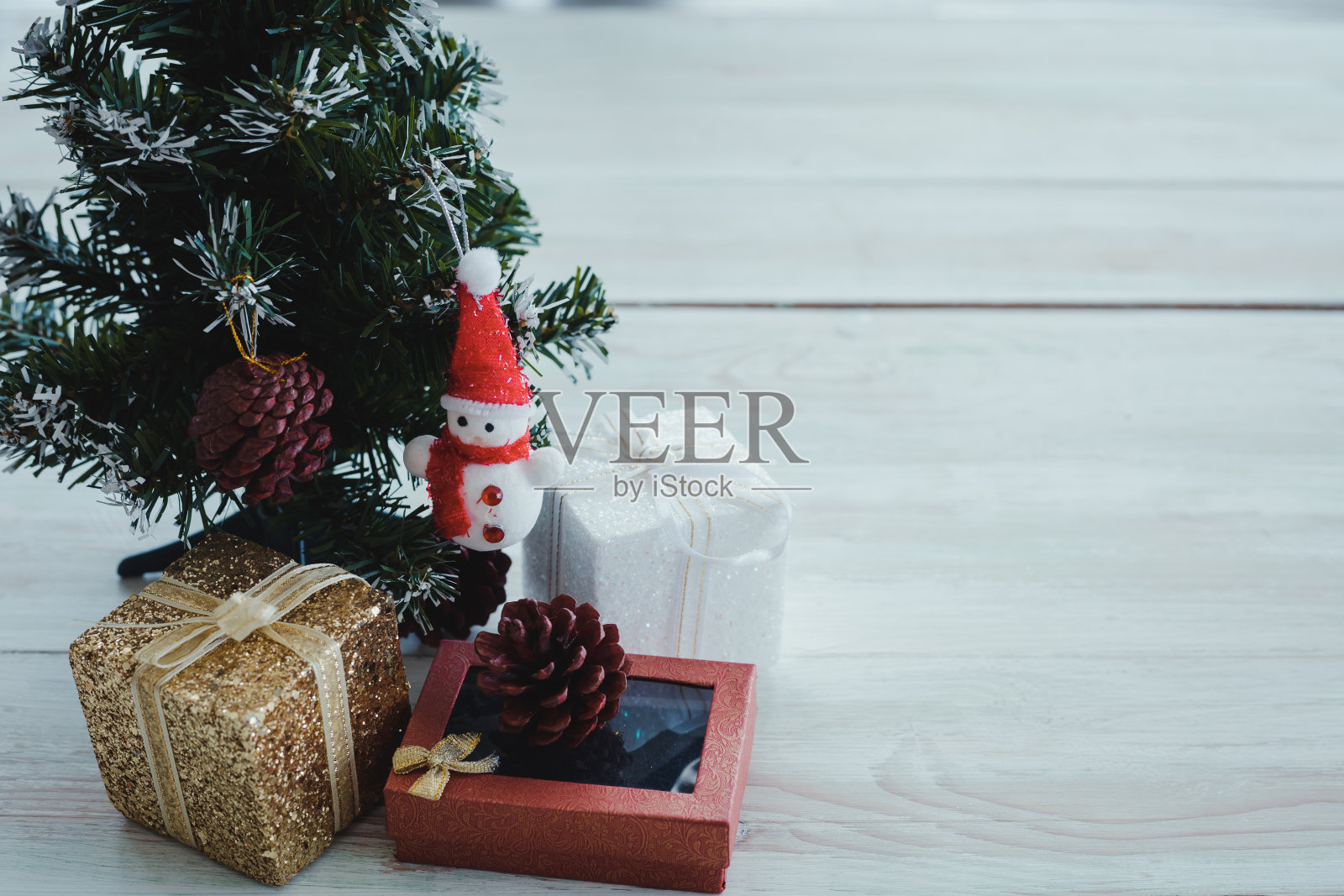 圣诞和新年的装饰品。照片摄影图片