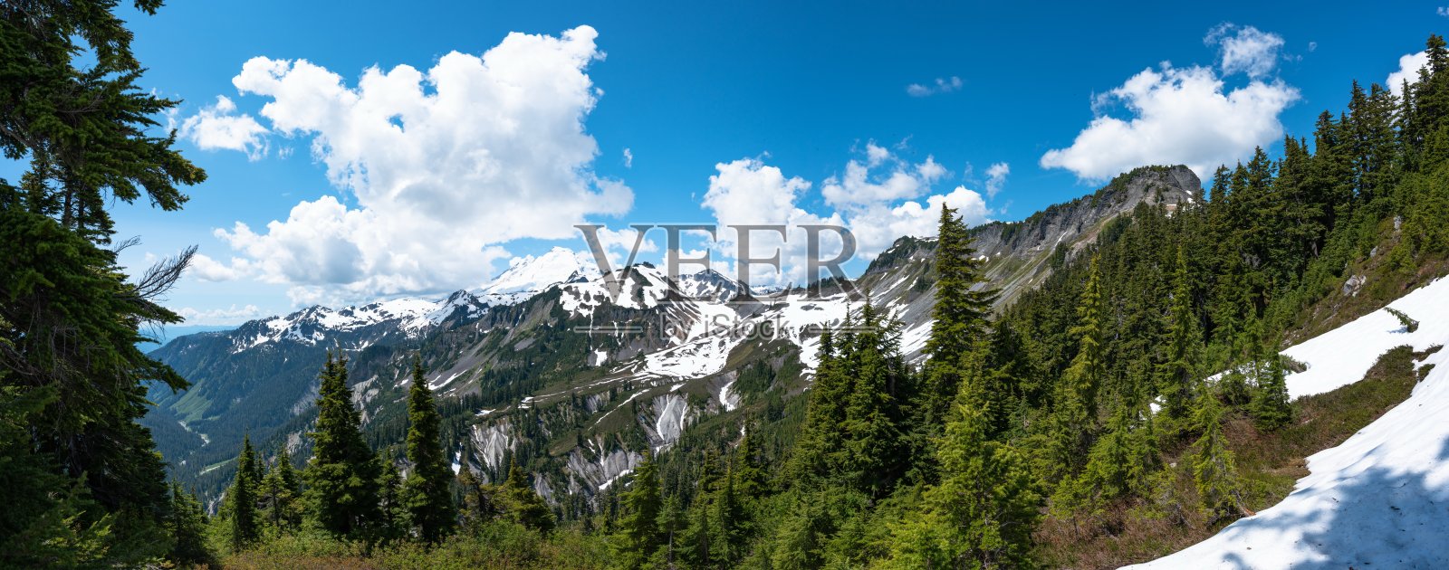 雪山景观,蓝天白云尽收眼底照片摄影图片