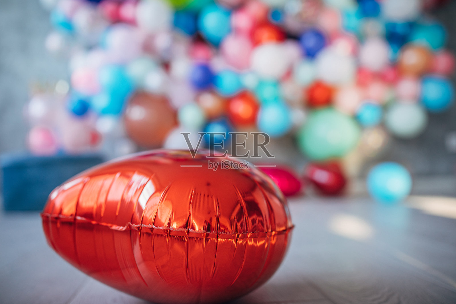 多色气球作为背景照片摄影图片