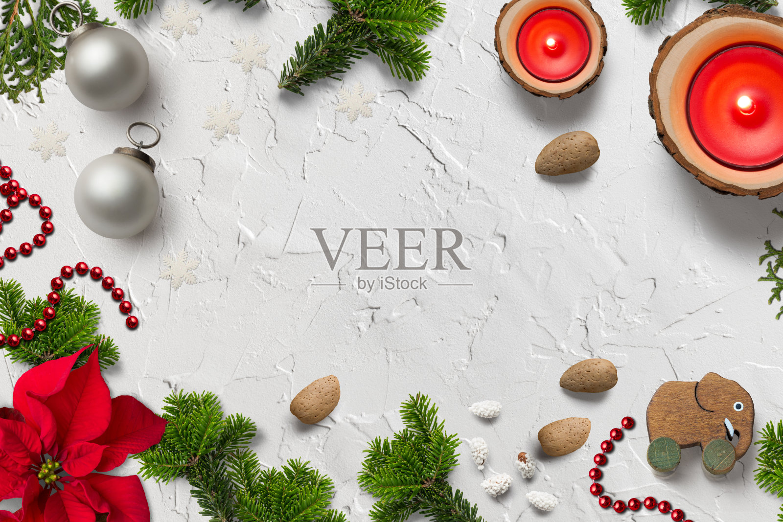 白色背景上的圣诞装饰照片摄影图片