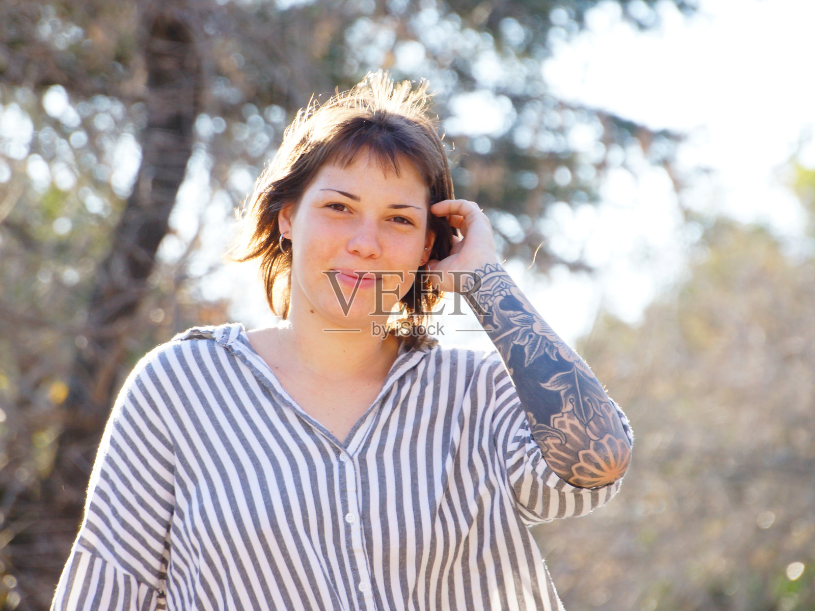 年轻的女人照片摄影图片