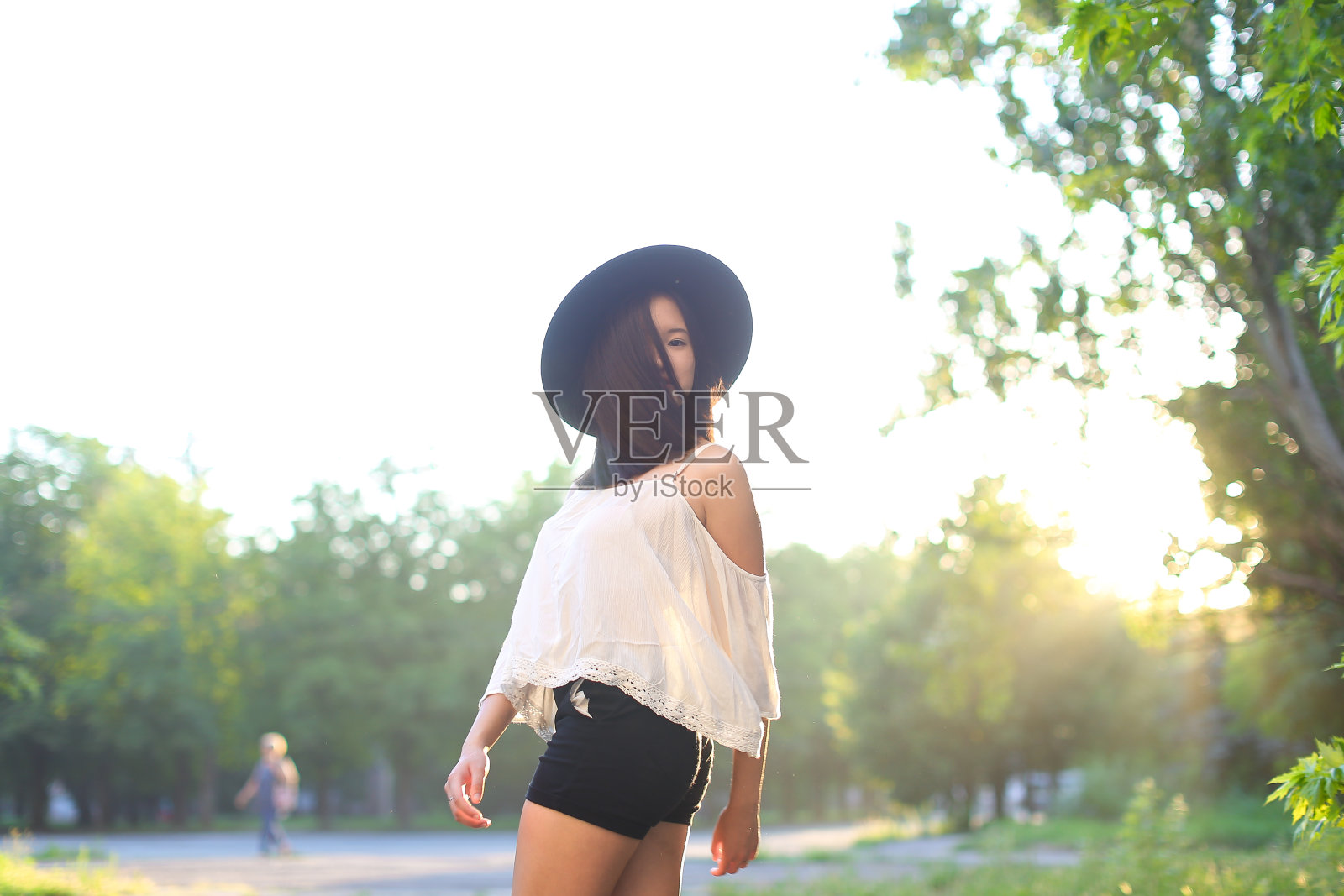 精彩女帽亚洲日落欢快情绪笑声照片摄影图片