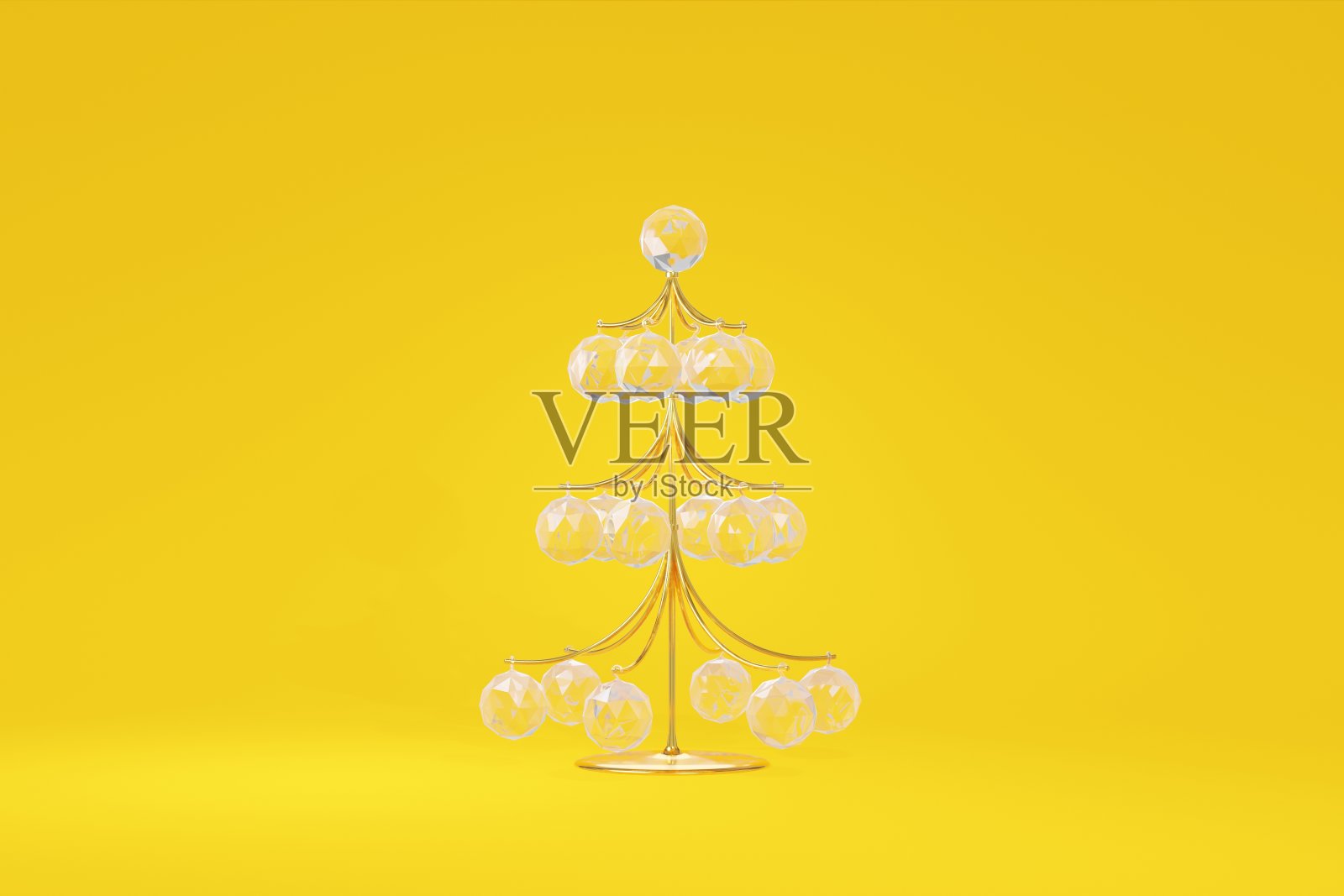 圣诞树易碎金丝装饰挂球水晶玻璃。优雅的玩具概念设计黄色背景。优雅的珠宝象征着新年。三维渲染照片摄影图片