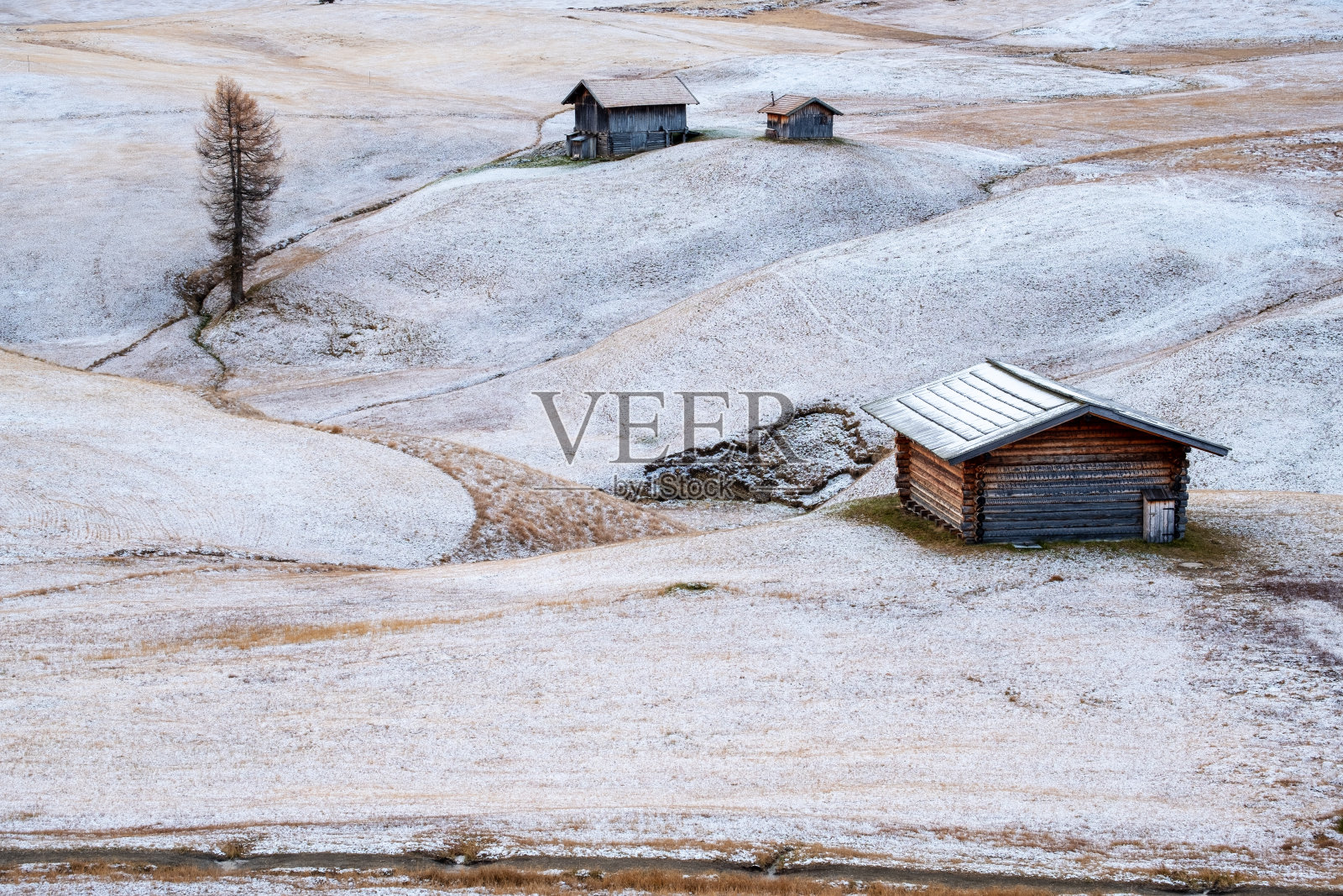 白云石山神奇而华丽的景色照片摄影图片