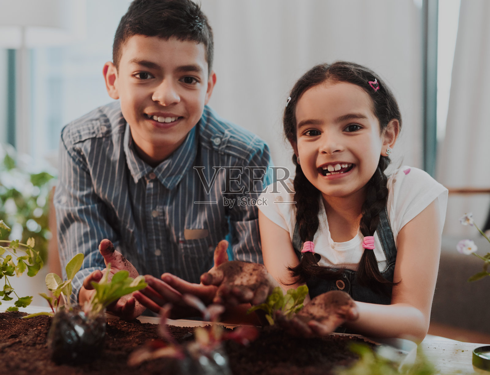 这里的东西有点脏照片摄影图片