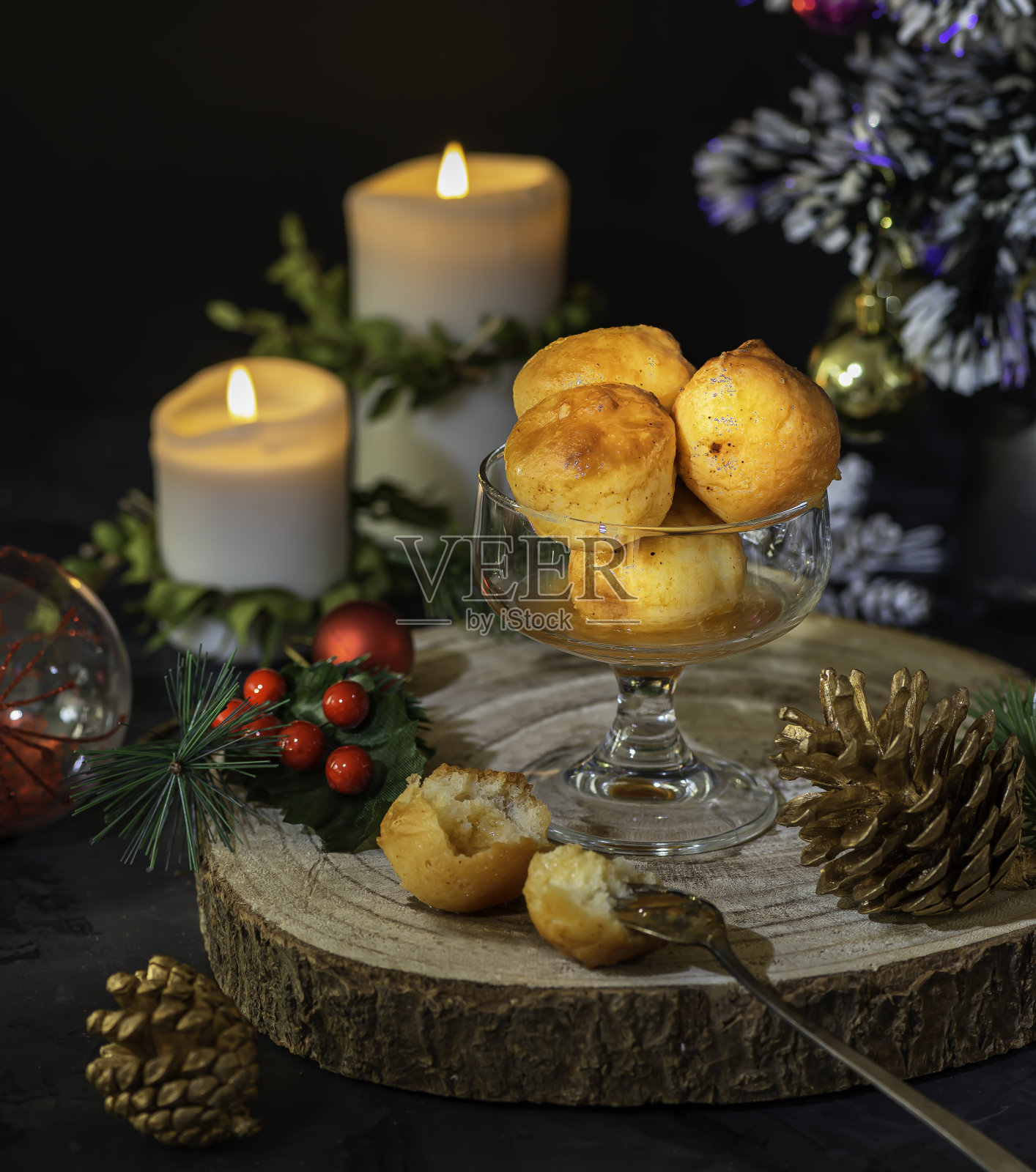 朗姆巴巴蛋糕照片摄影图片