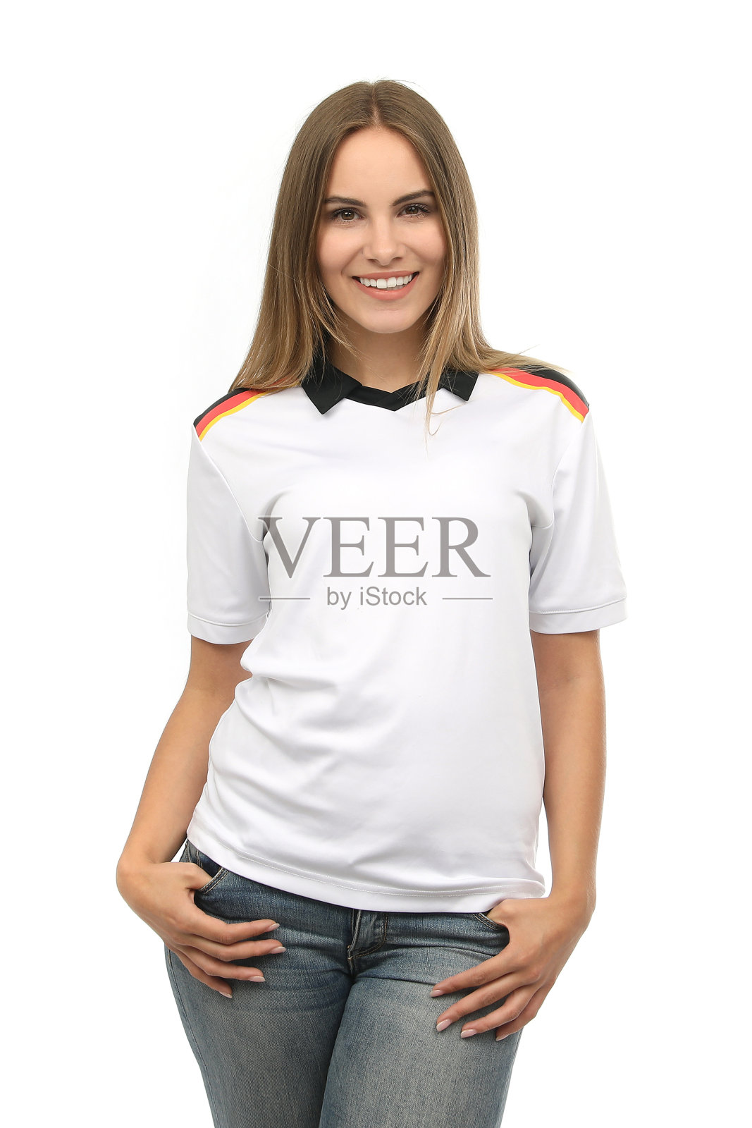 穿着德国球迷t恤的女人在演播室里化妆照片摄影图片