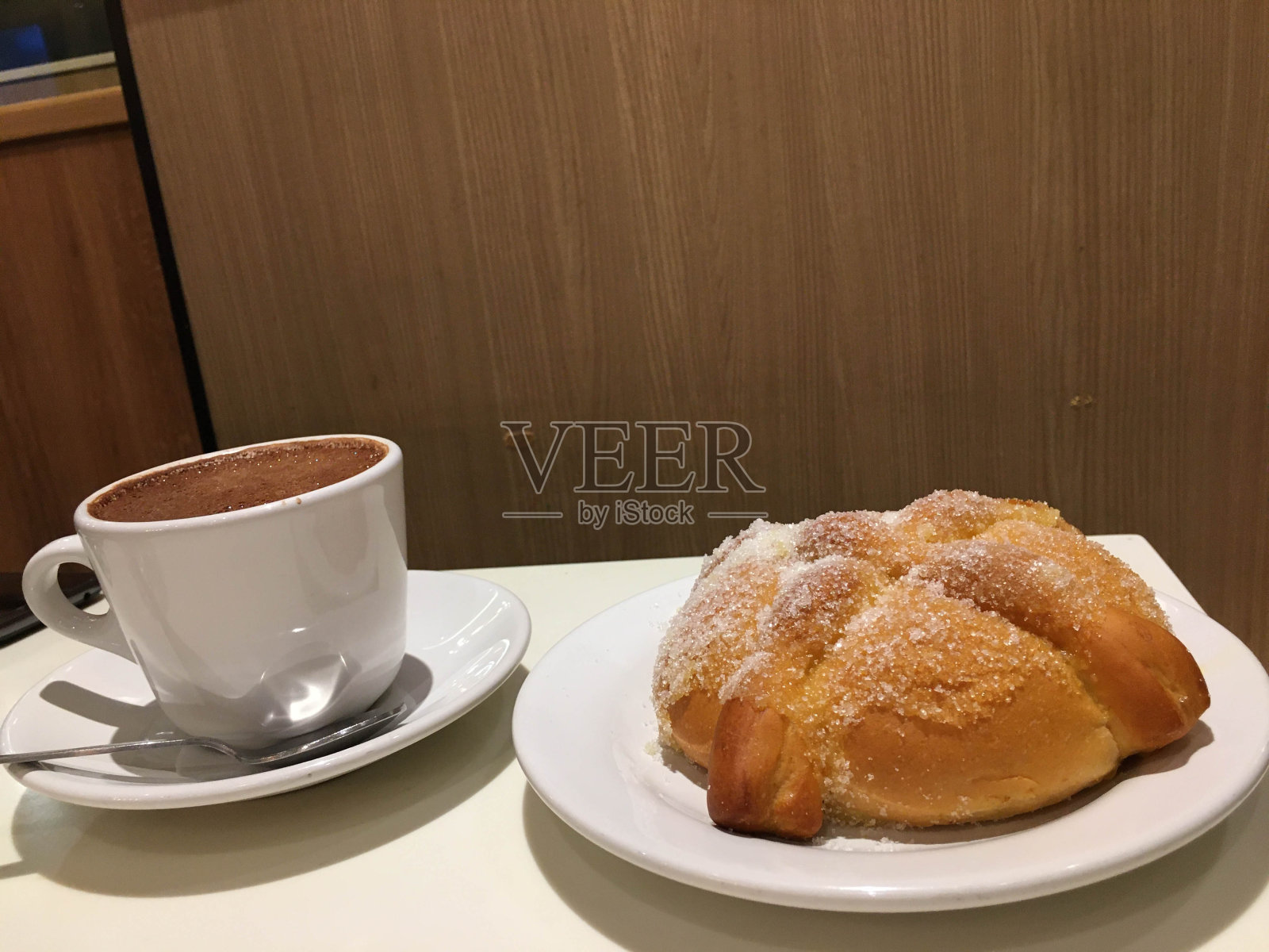 葬礼和晚上的热可可照片摄影图片