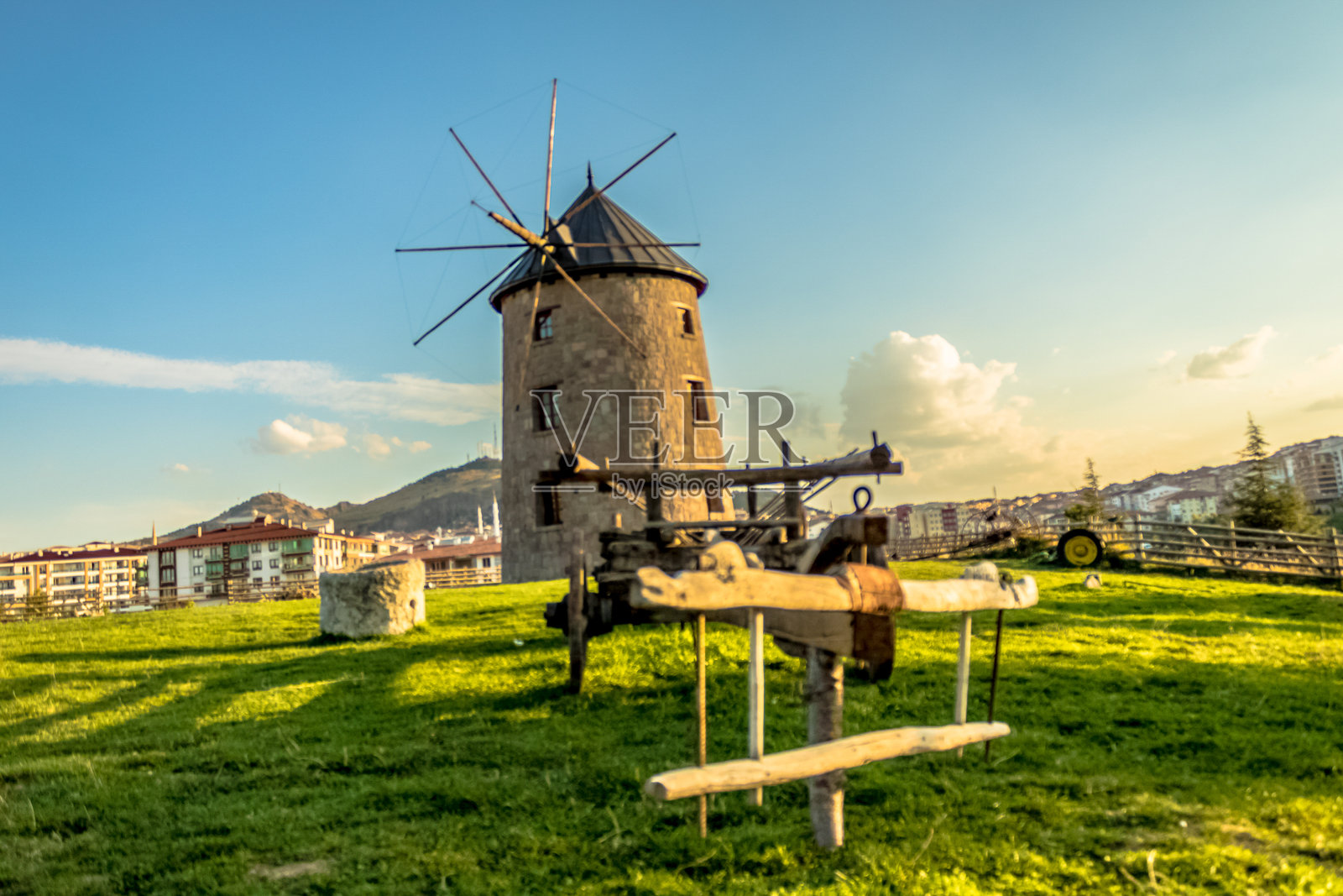 风车日落星色云照片摄影图片