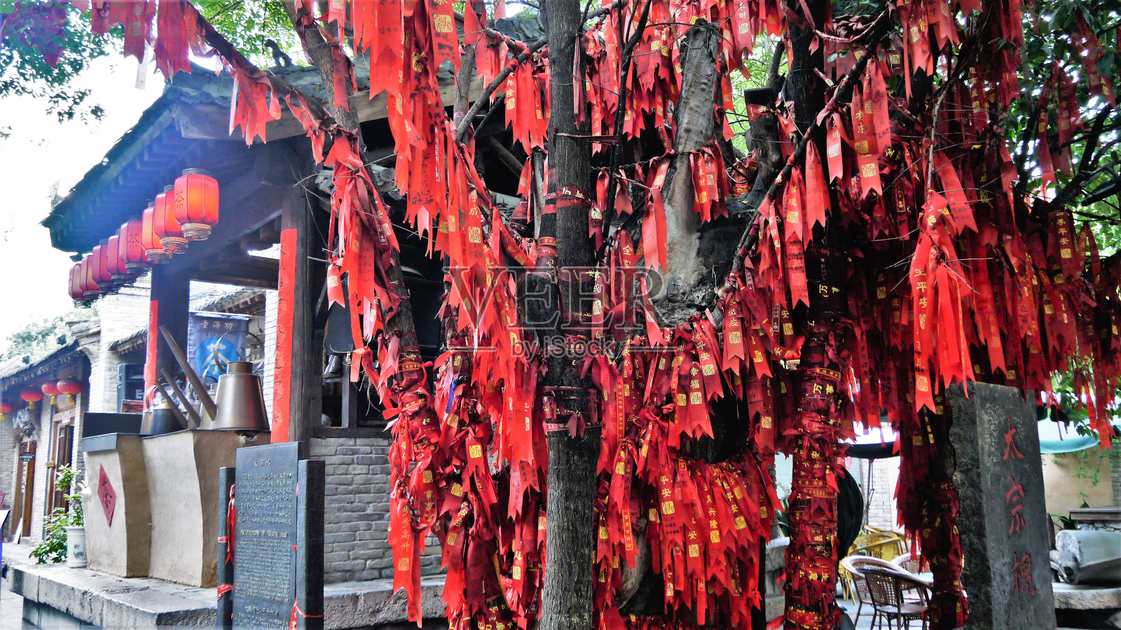 红东方的护身符,卷轴和护身符,为财富,爱情,好运和财富照片摄影图片