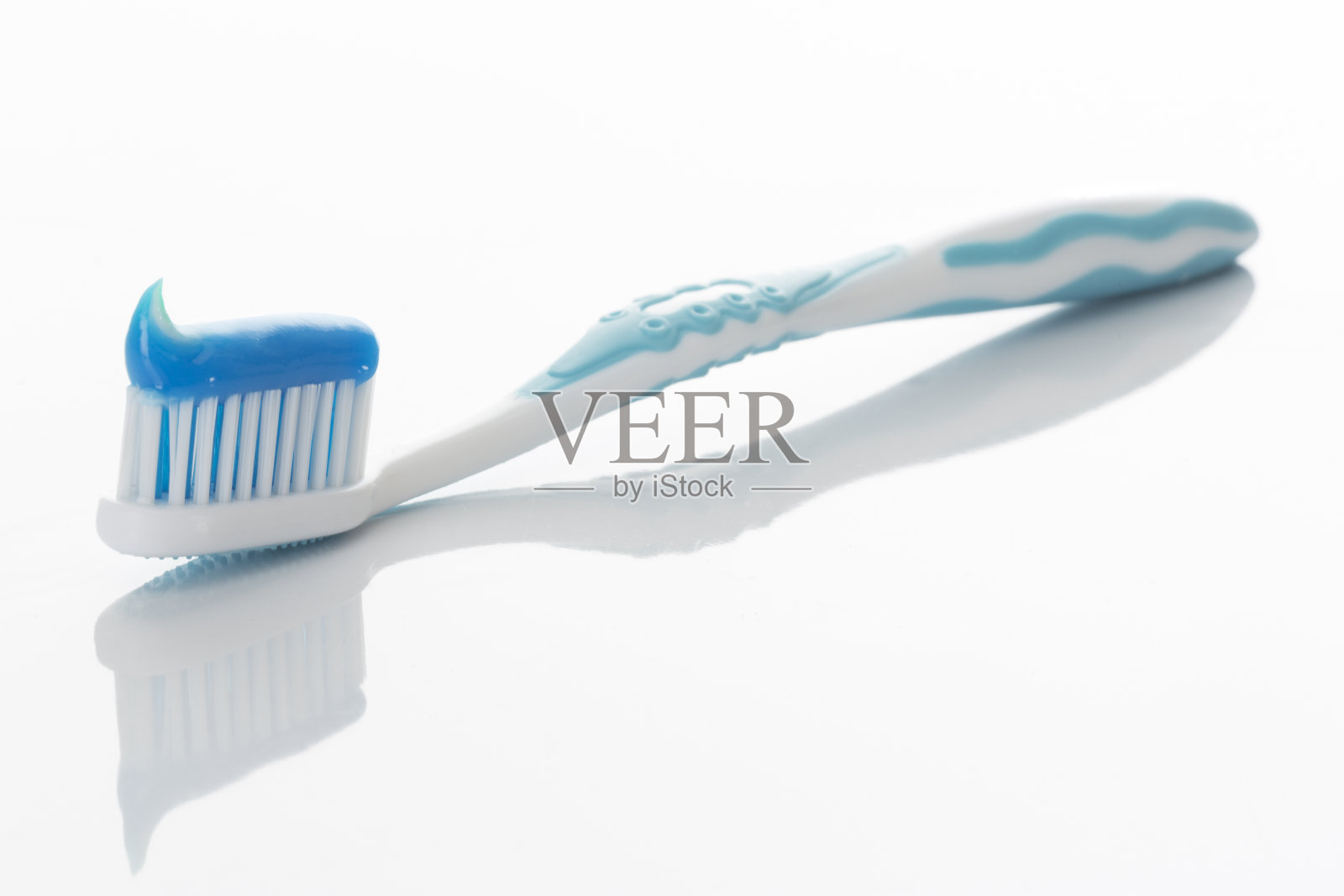 牙刷和牙膏照片摄影图片