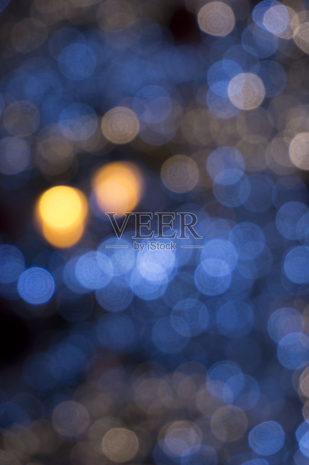 模糊的灯光。在黑暗的夜晚,抽象模糊的背景。如意模糊的灯光照片摄影图片