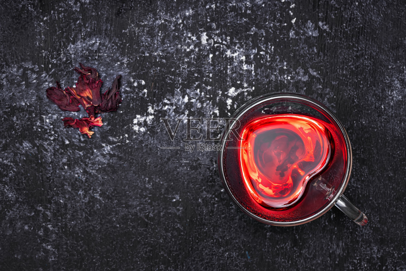 玻璃杯中的芙蓉茶照片摄影图片