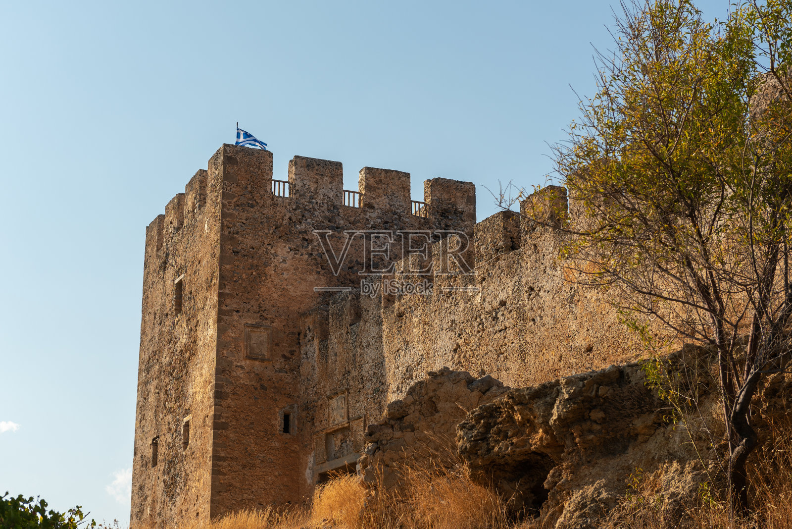 古老城堡的废墟,以山为背景。Frango Castello,克里特岛,希腊照片摄影图片