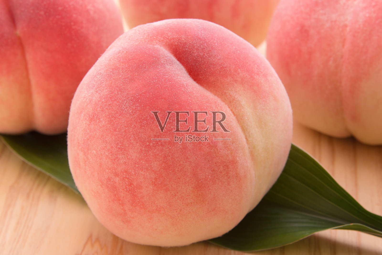 白桃子照片摄影图片