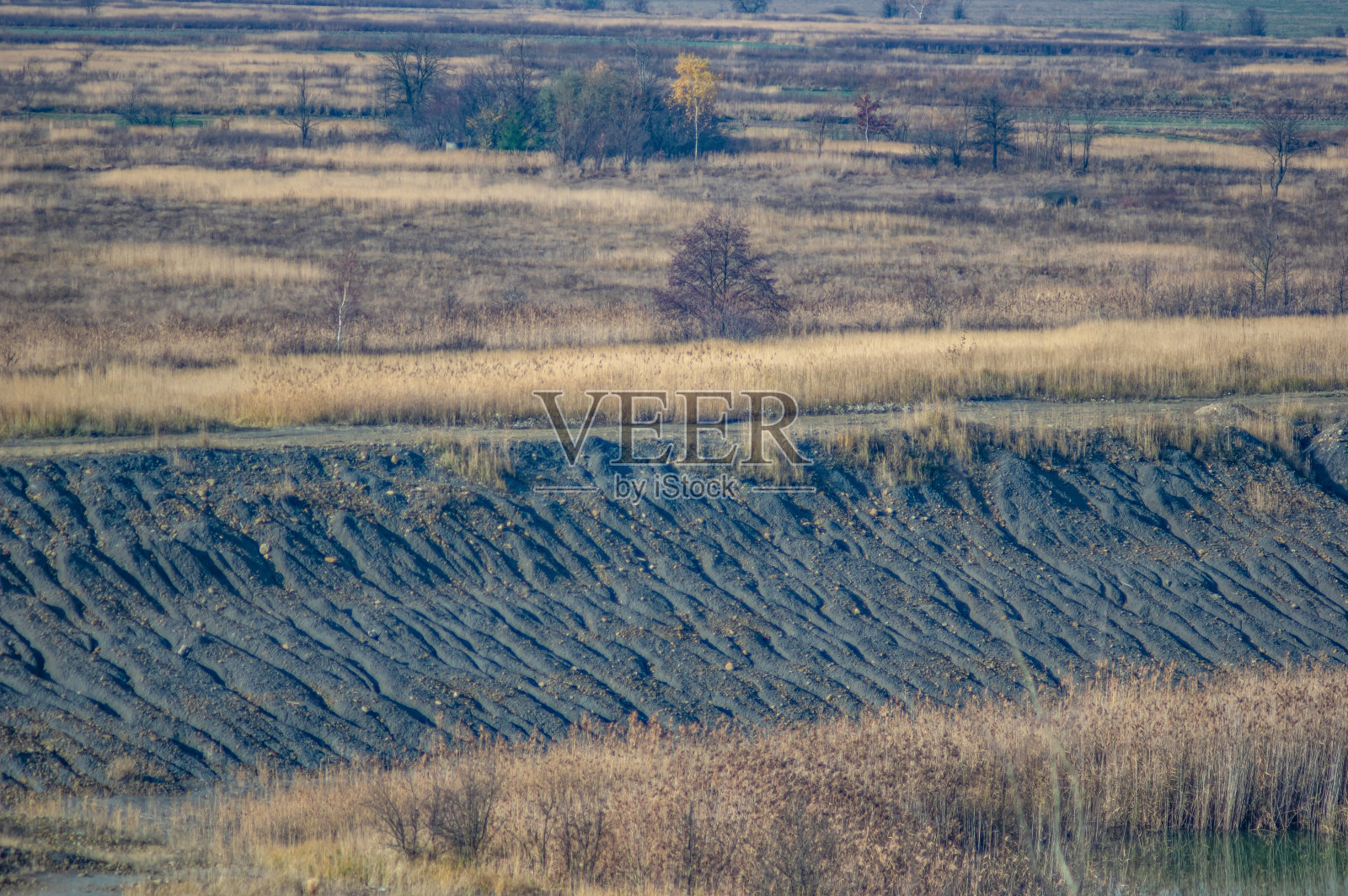 液态有毒废物储存湖照片摄影图片