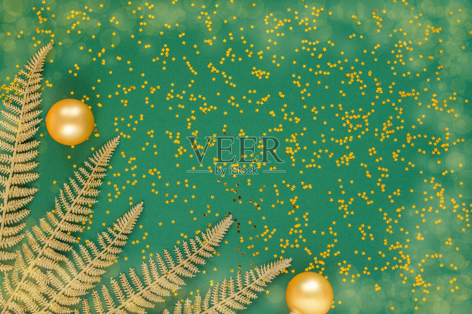 假日背景与闪闪发光的金蕨叶照片摄影图片