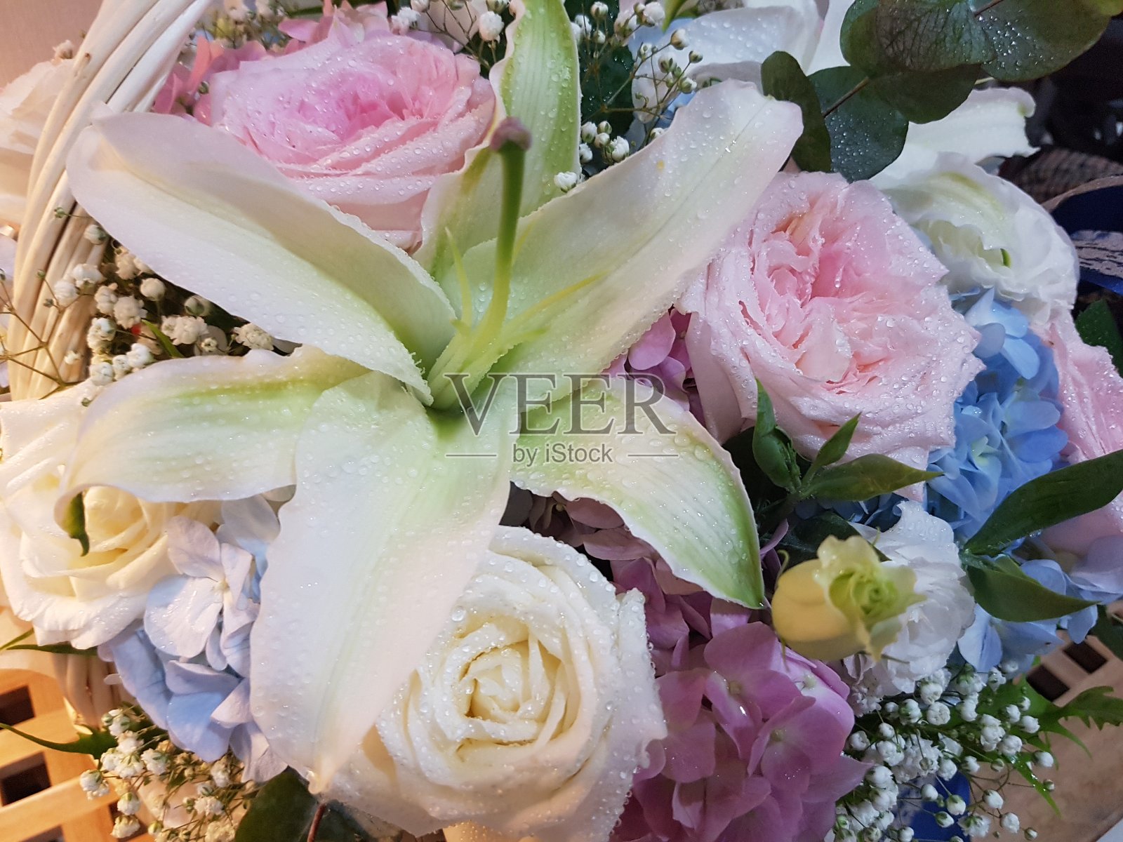 篮子里的花照片摄影图片