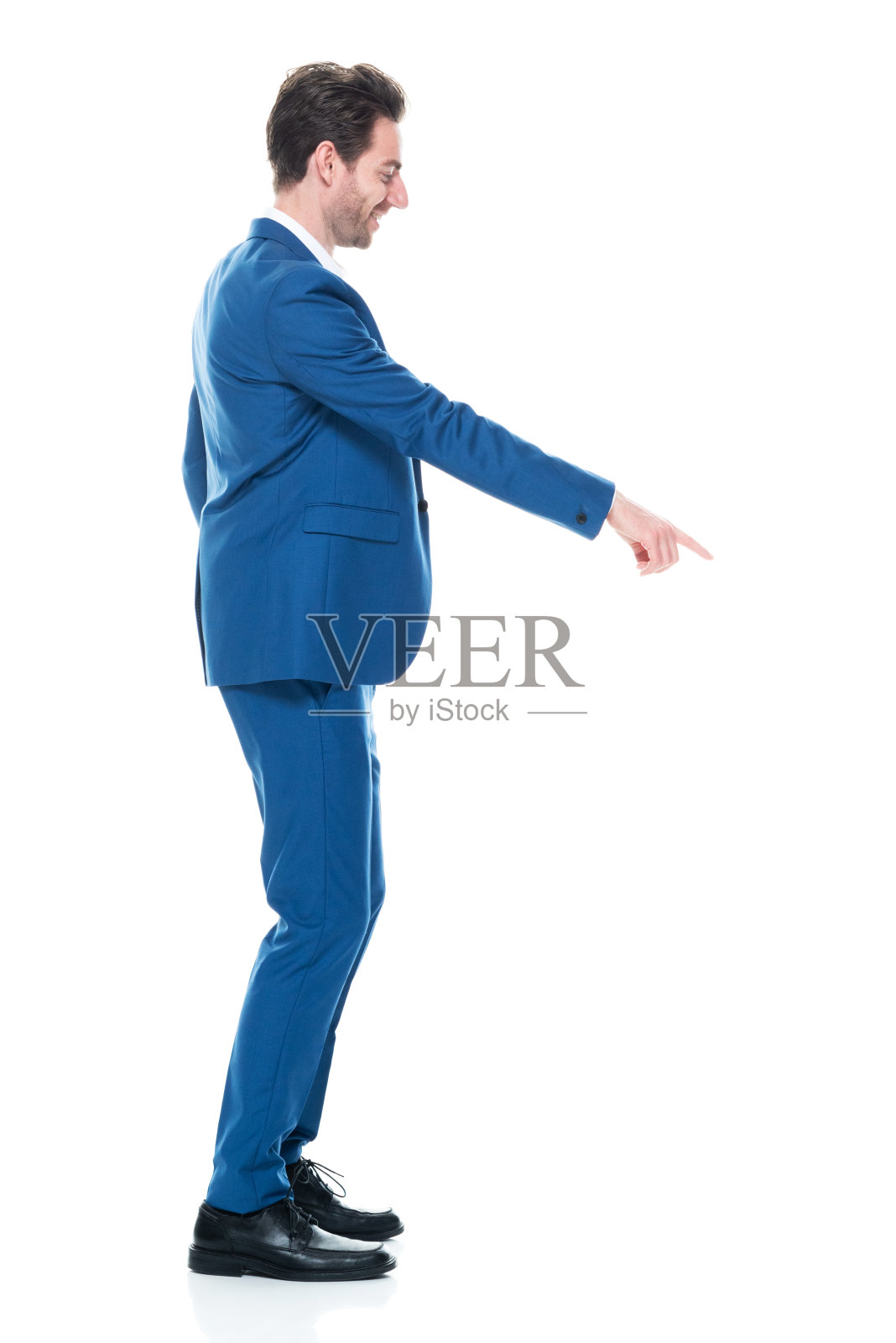 侧视图/侧面视图/向下看/全长/一人只/一人30-39岁的成年人英俊的人棕色头发白种人男性/年轻人商人/商人站着穿西装谁是指照片摄影图片