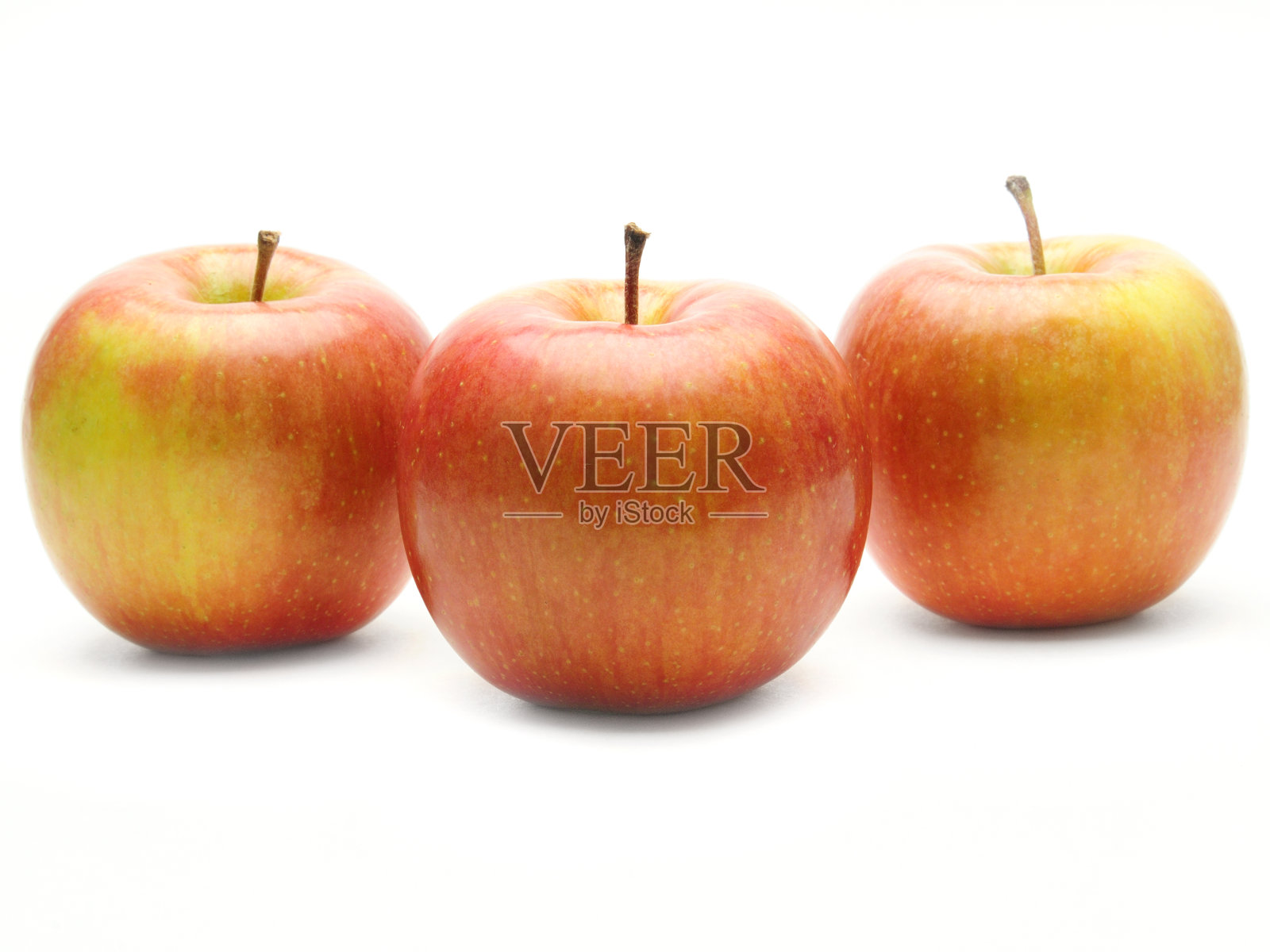 白色背景上的成熟苹果照片摄影图片