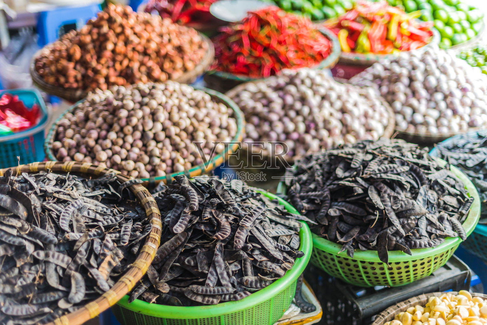 越南河内街头市场上的食品杂货照片摄影图片