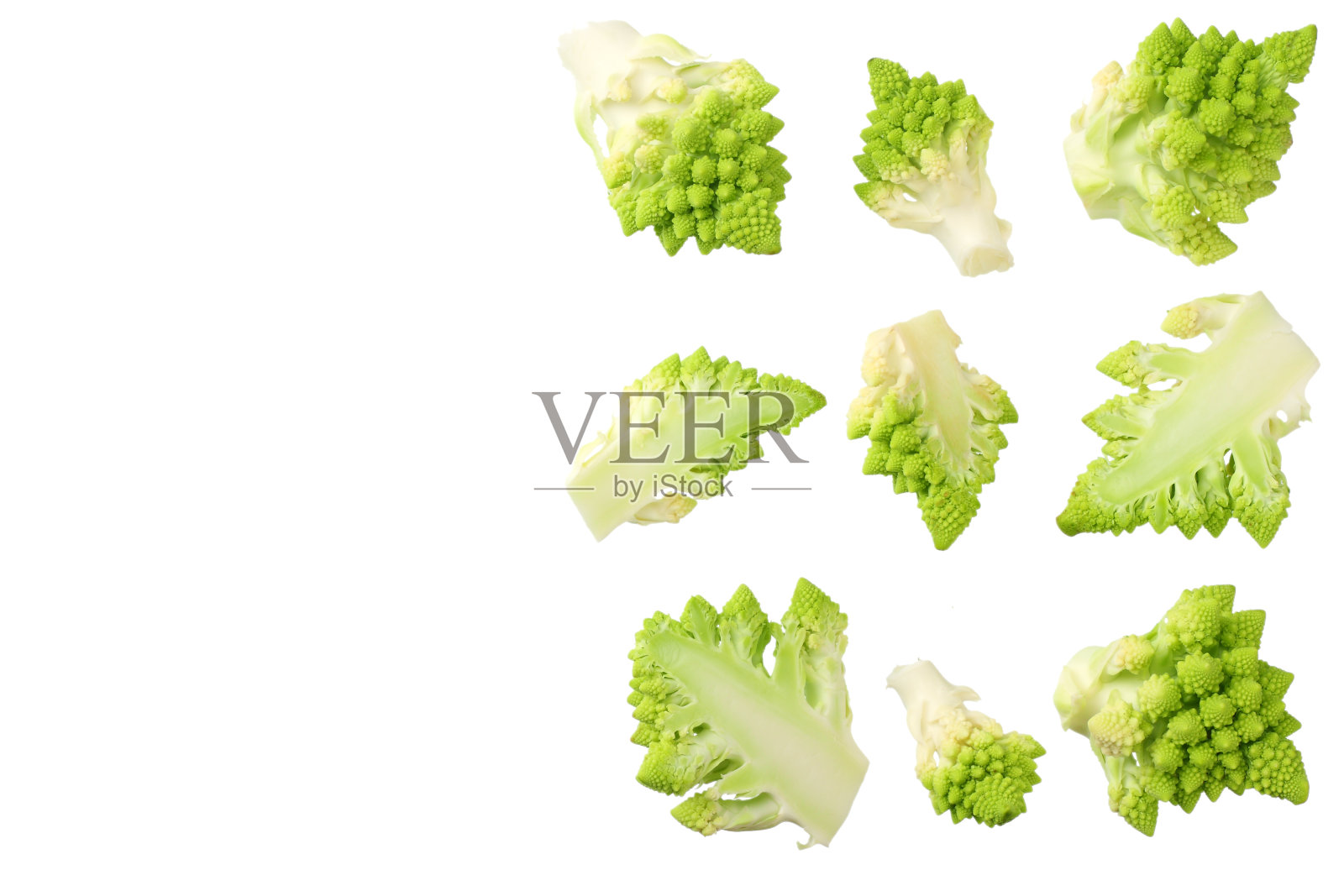 切片罗马花椰菜孤立在白色背景。罗马花椰菜。俯视图照片摄影图片