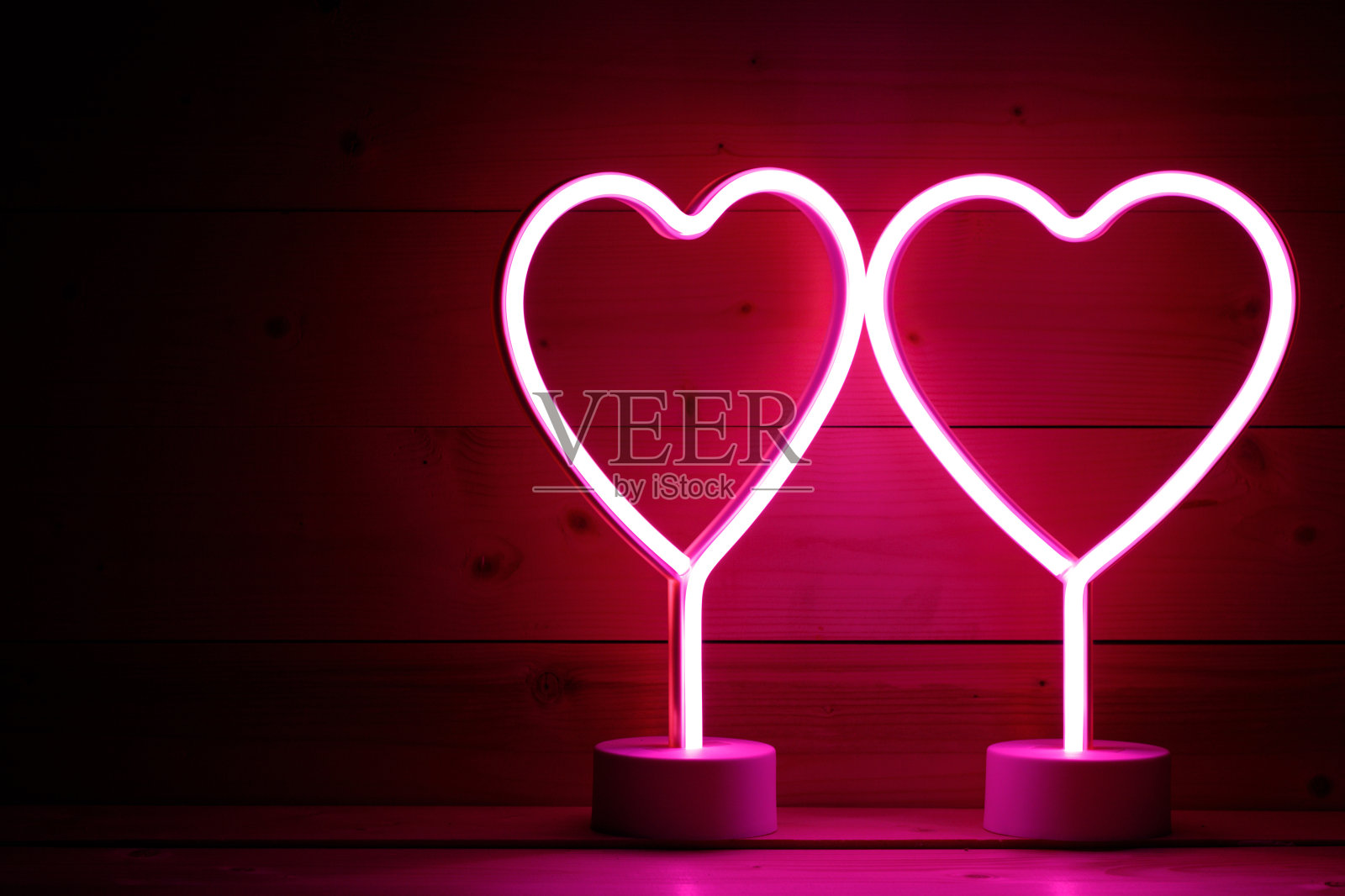 两个霓虹灯心照片摄影图片