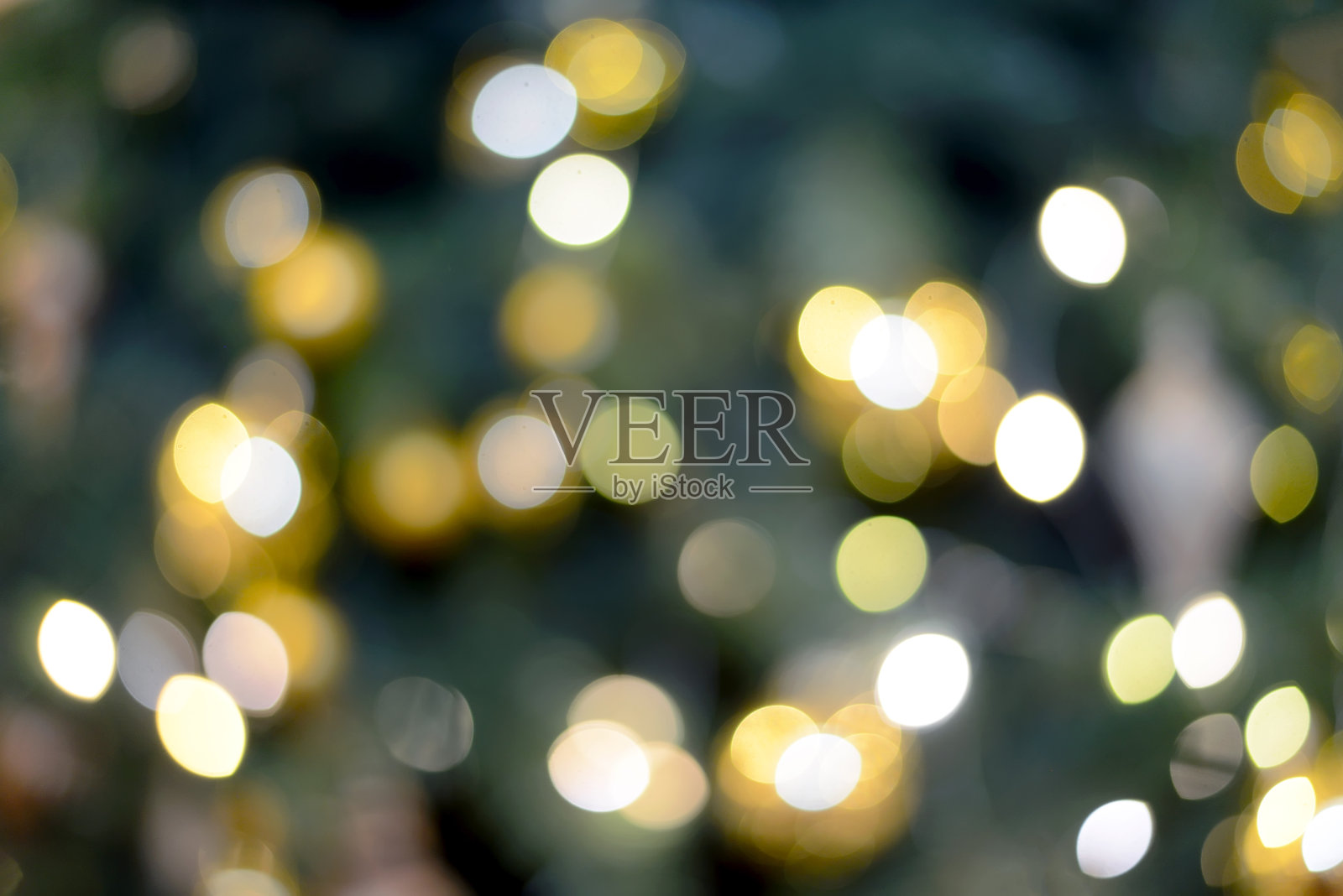 模糊的新年和圣诞彩灯和圣诞玩具照片摄影图片