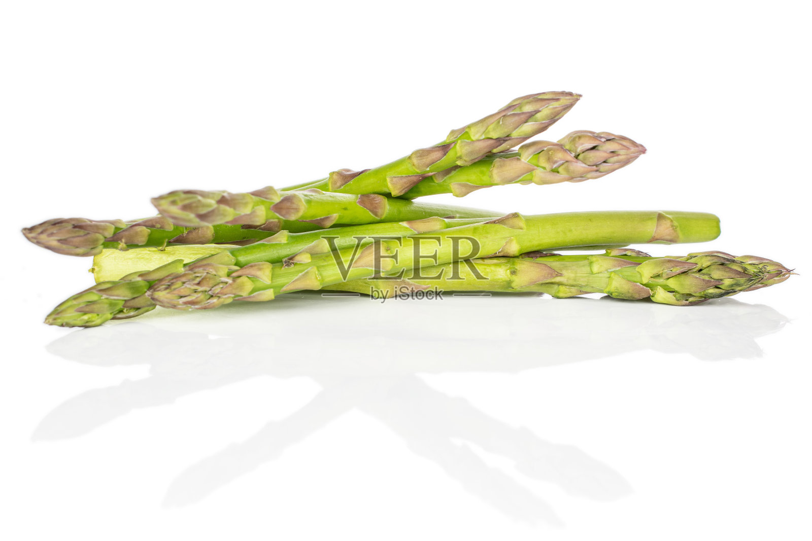 健康的绿色芦笋孤立在白色照片摄影图片