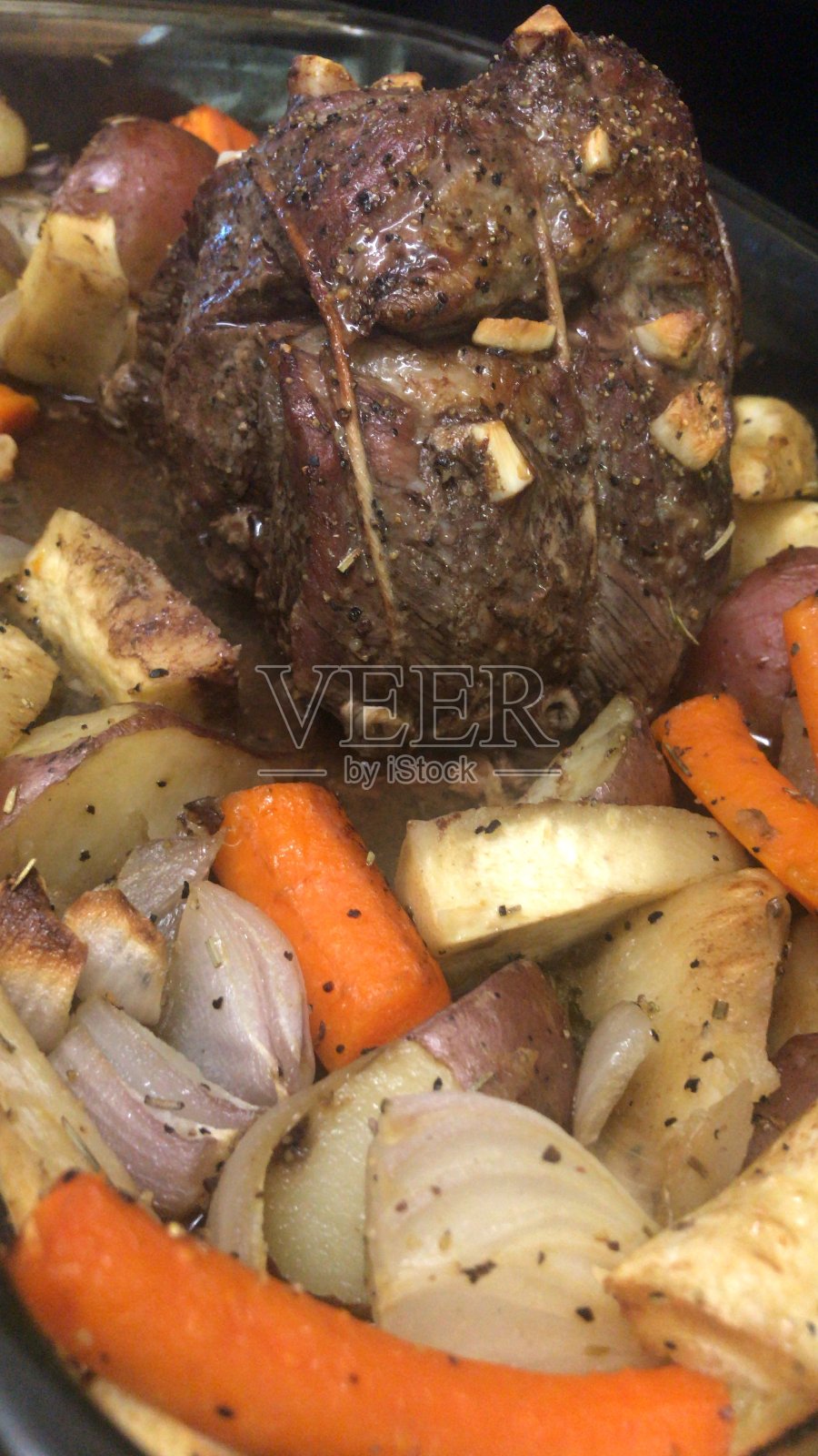 烤牛肉饭照片摄影图片