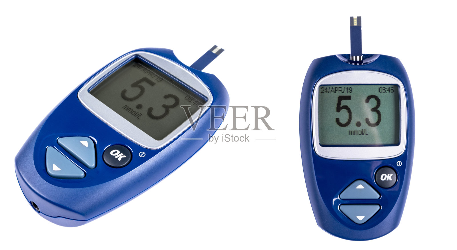 在白色背景下分离血糖检测。副本的空间。显示血糖水平的血糖仪。特写镜头。医学、糖尿病、降血糖、保健理念。照片摄影图片