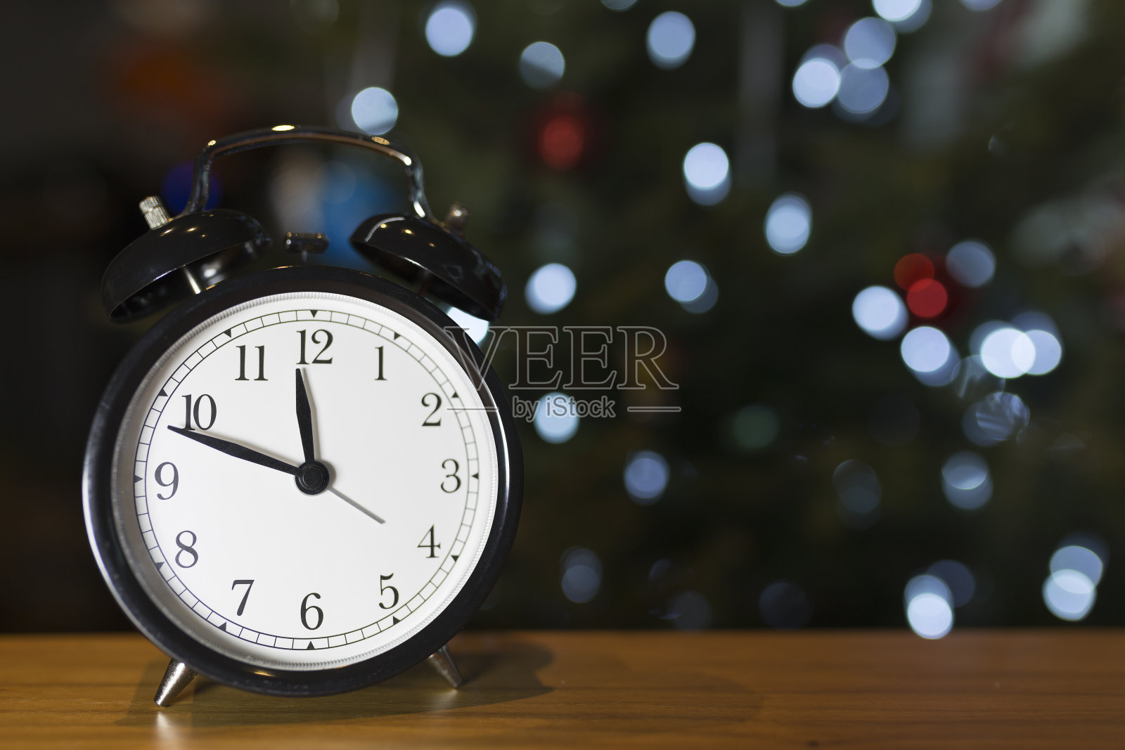 在圣诞节的晚上照片摄影图片