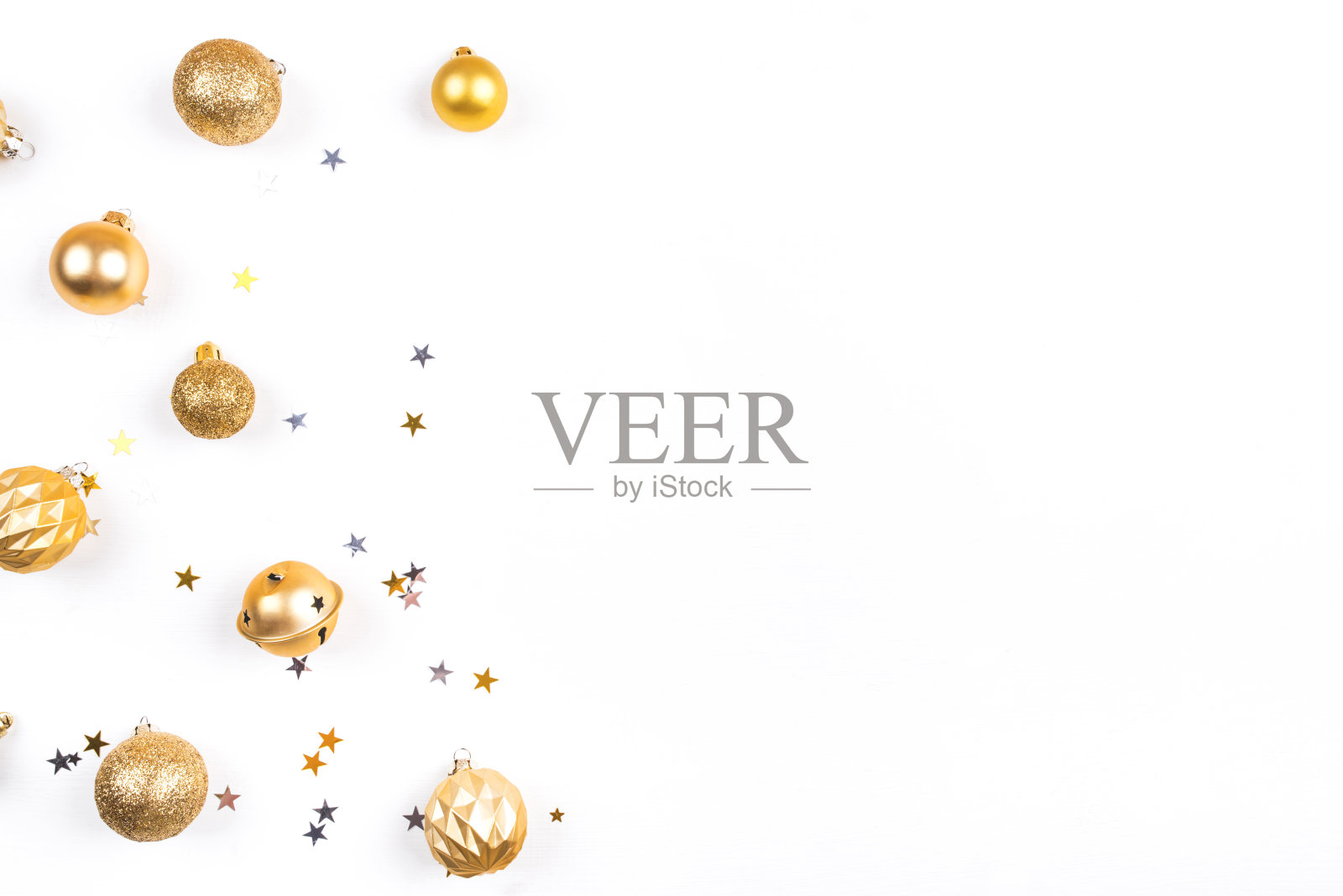 节日白色背景与圣诞装饰。照片摄影图片