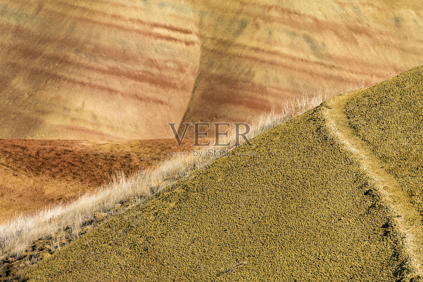 描绘了干旱、波浪形和五彩斑斓的画山景观照片摄影图片