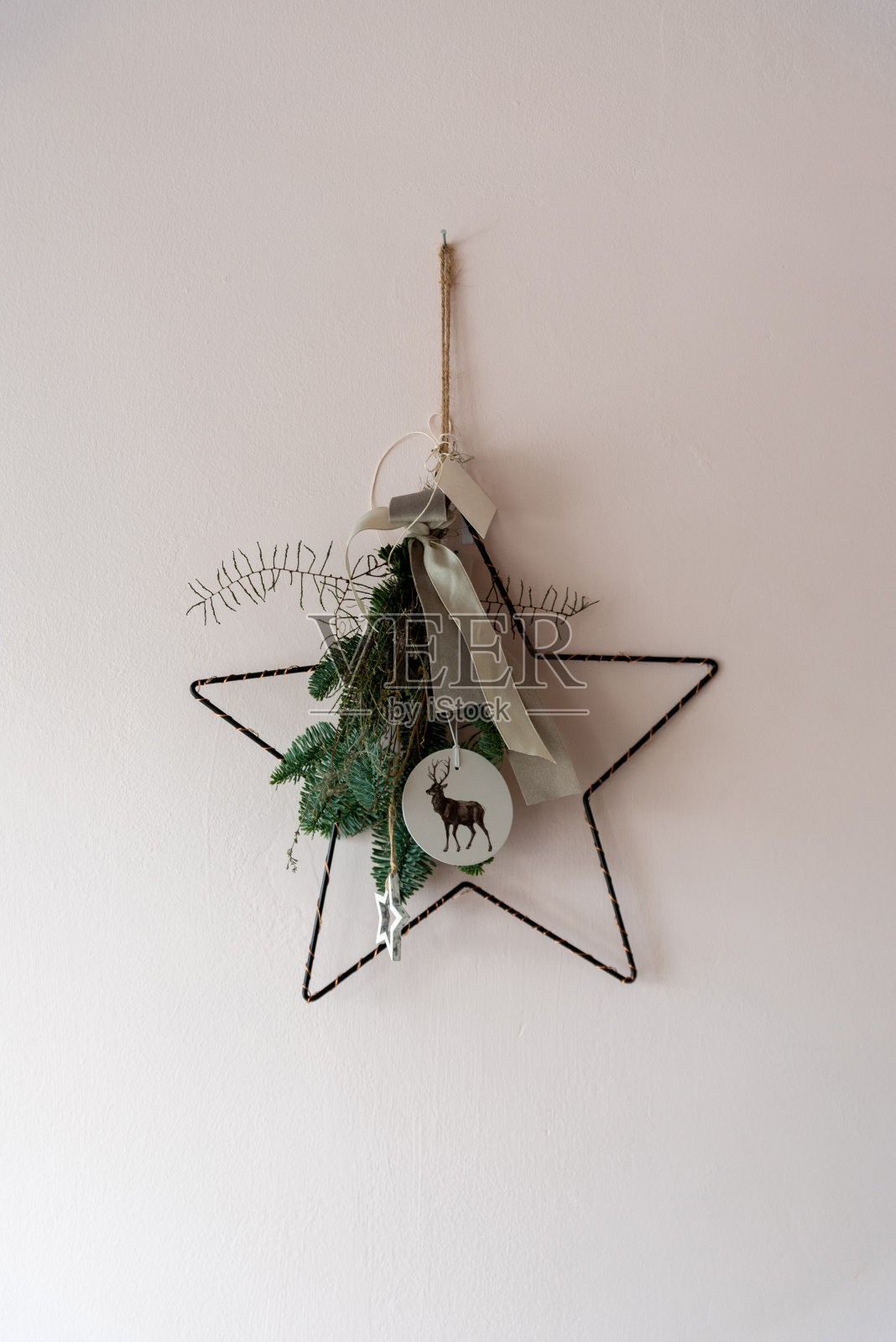 圣诞之星在墙上照片摄影图片